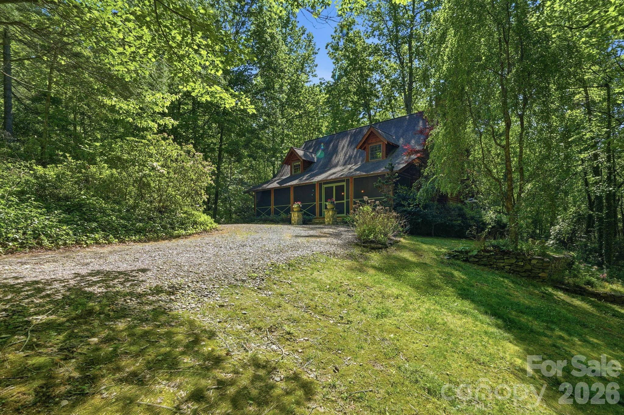 16 Shadow Brook DR, Flat Rock, NC 28731