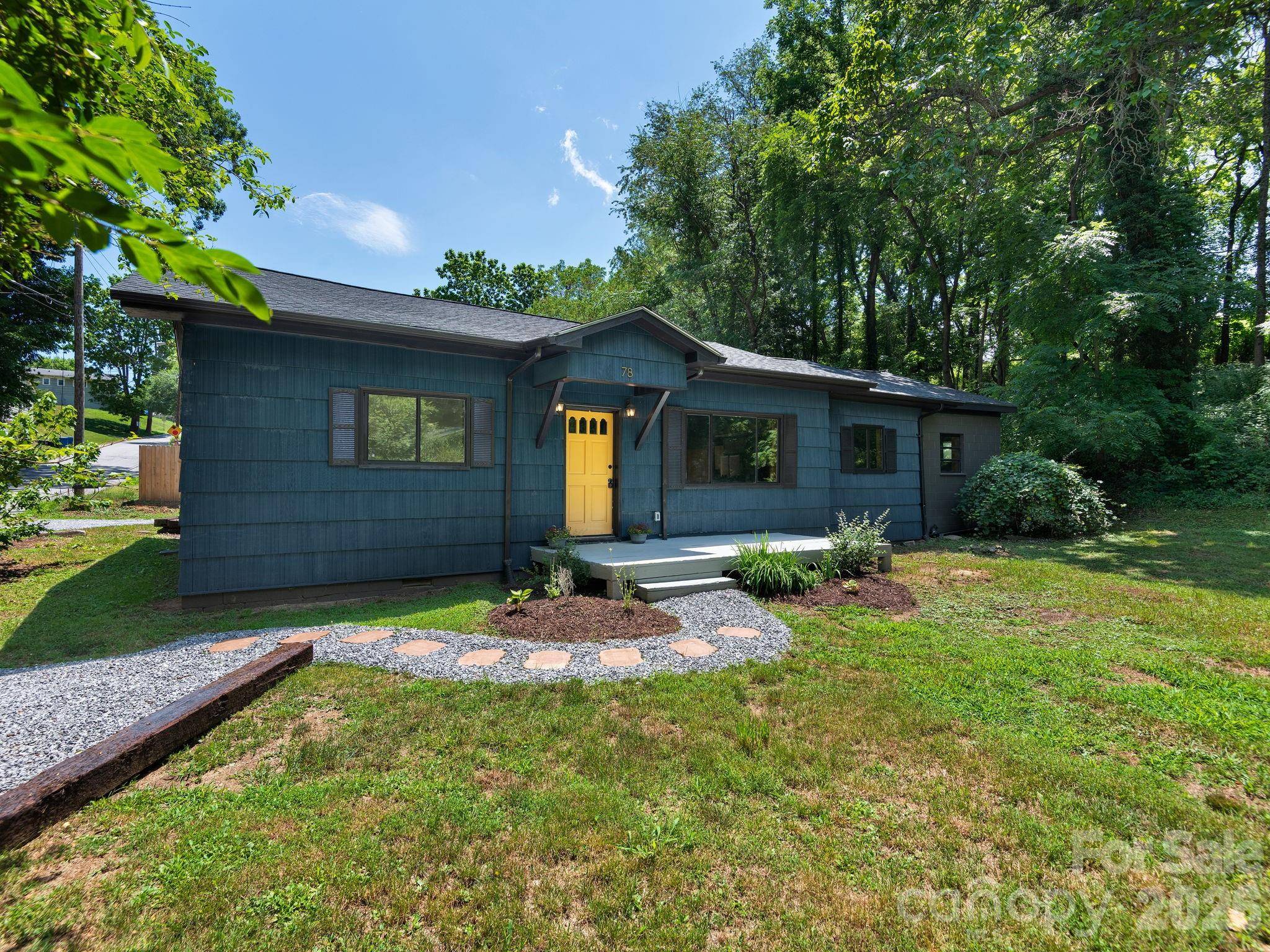 78 Travis ST, Clyde, NC 28721