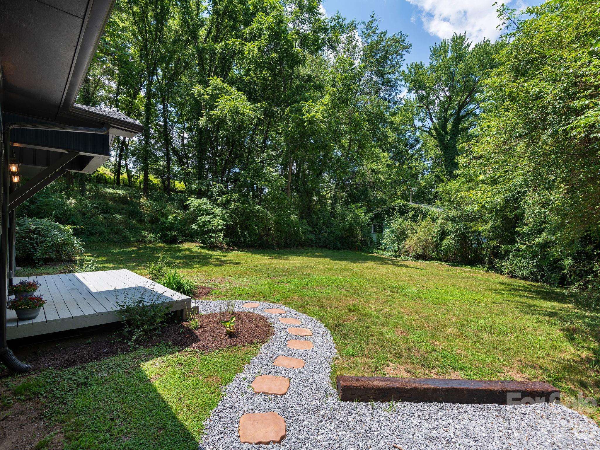 78 Travis ST, Clyde, NC 28721