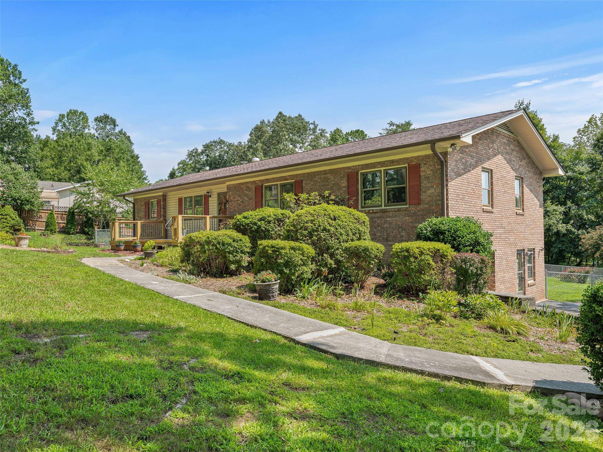 38 Chadwick Wade DR, Asheville, NC 28804
