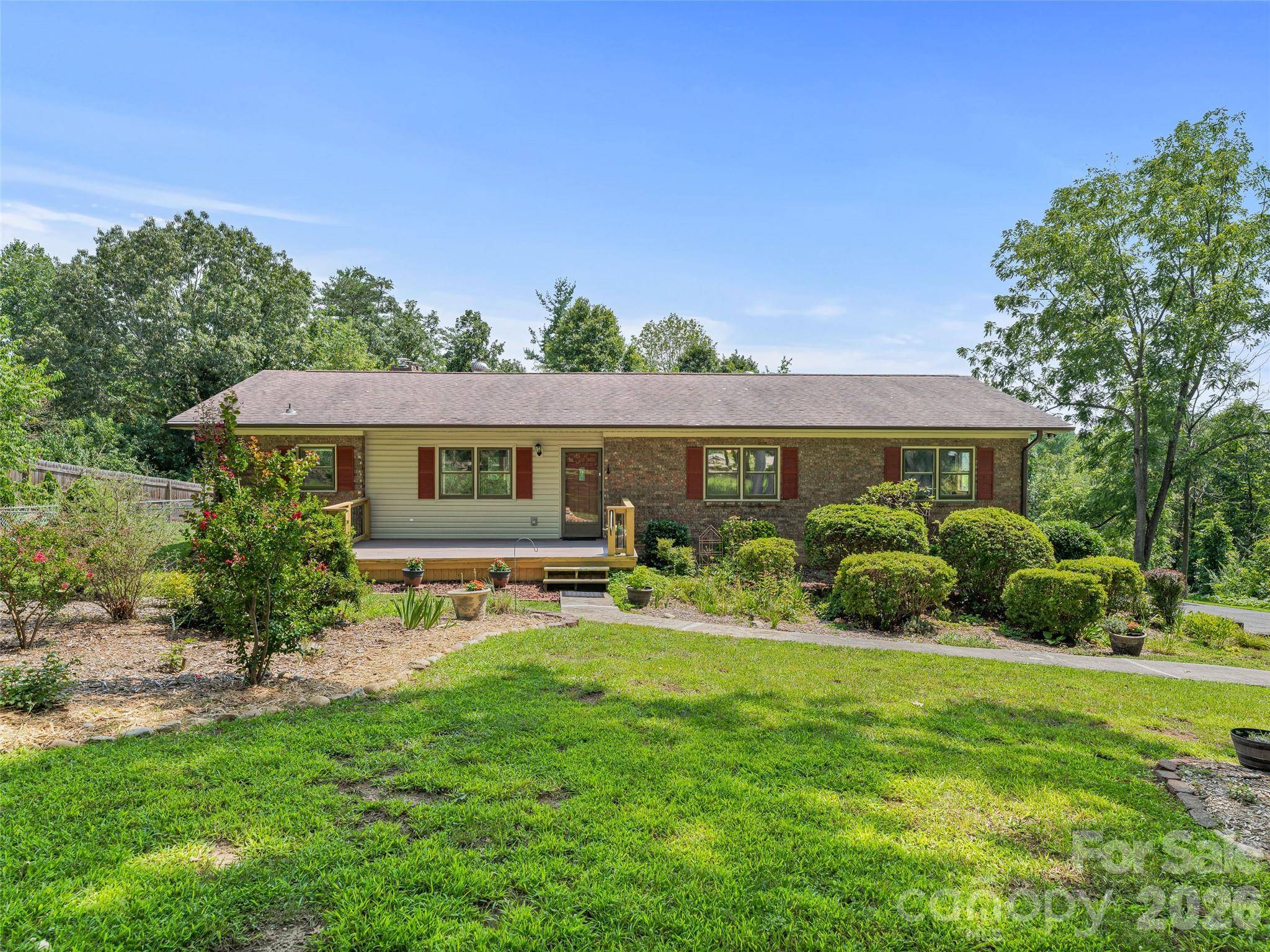 38 Chadwick Wade DR, Asheville, NC 28804