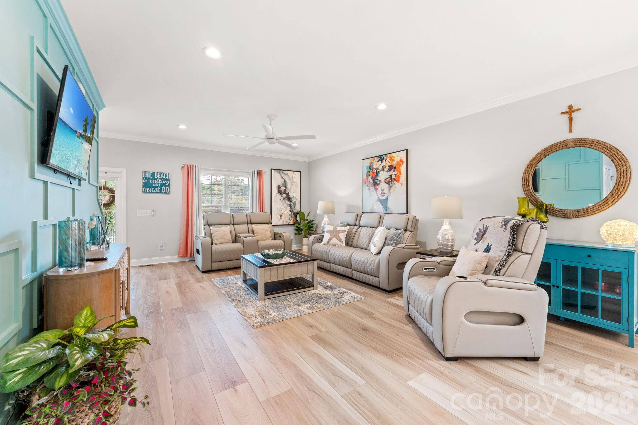 2009 Hillside DR S, North Myrtle Beach, SC 29582