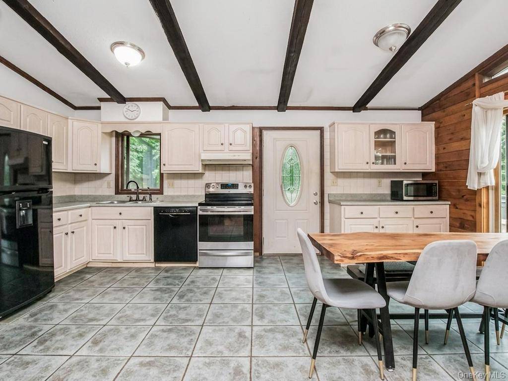 20 Ernst RD, Cortlandt Manor, NY 10567