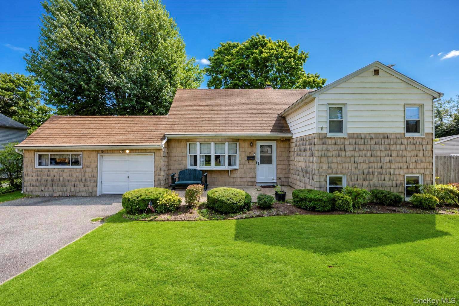1425 Pine DR, Bay Shore, NY 11706