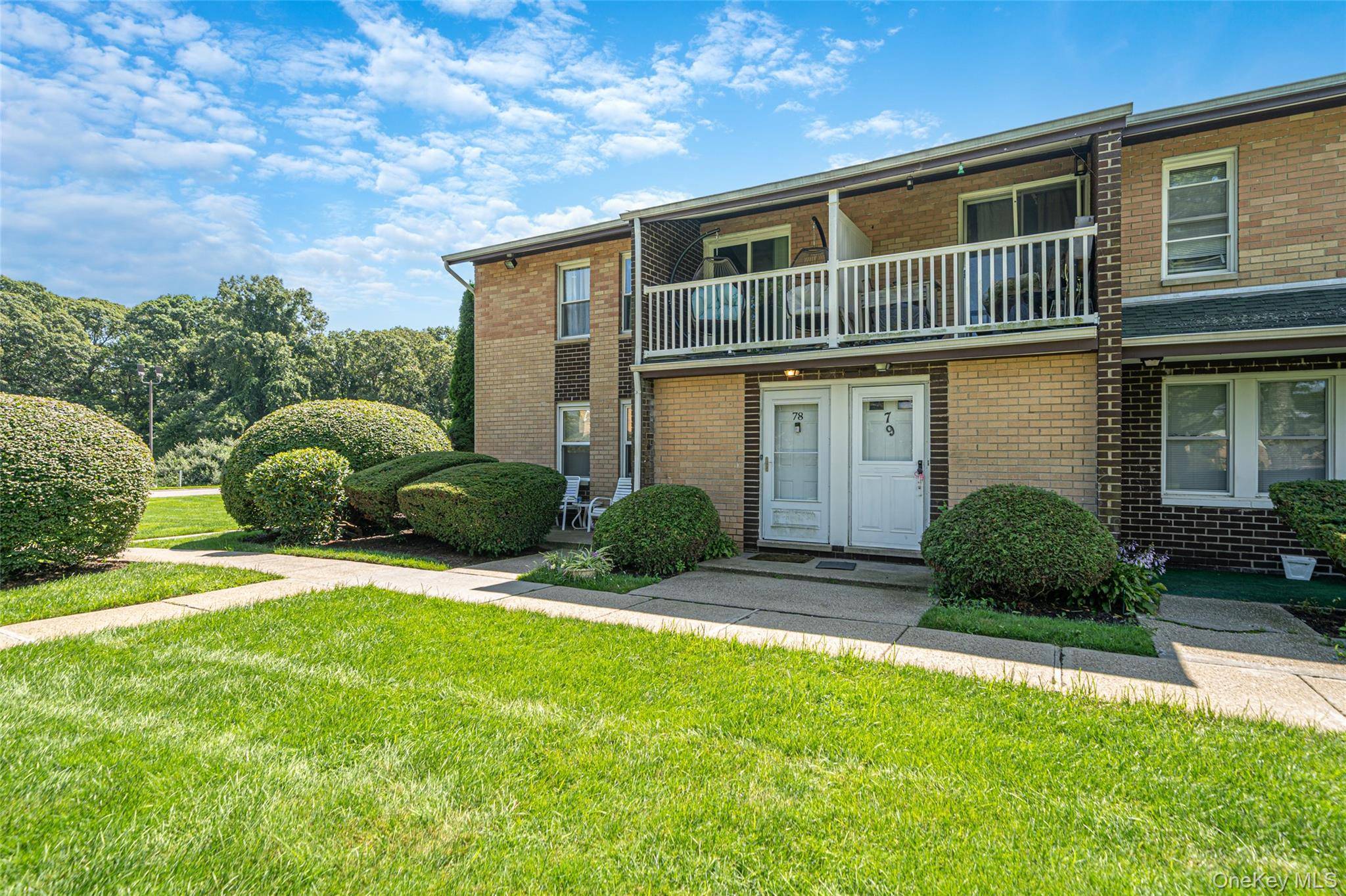 78 Artist Lake DR, Middle Island, NY 11953