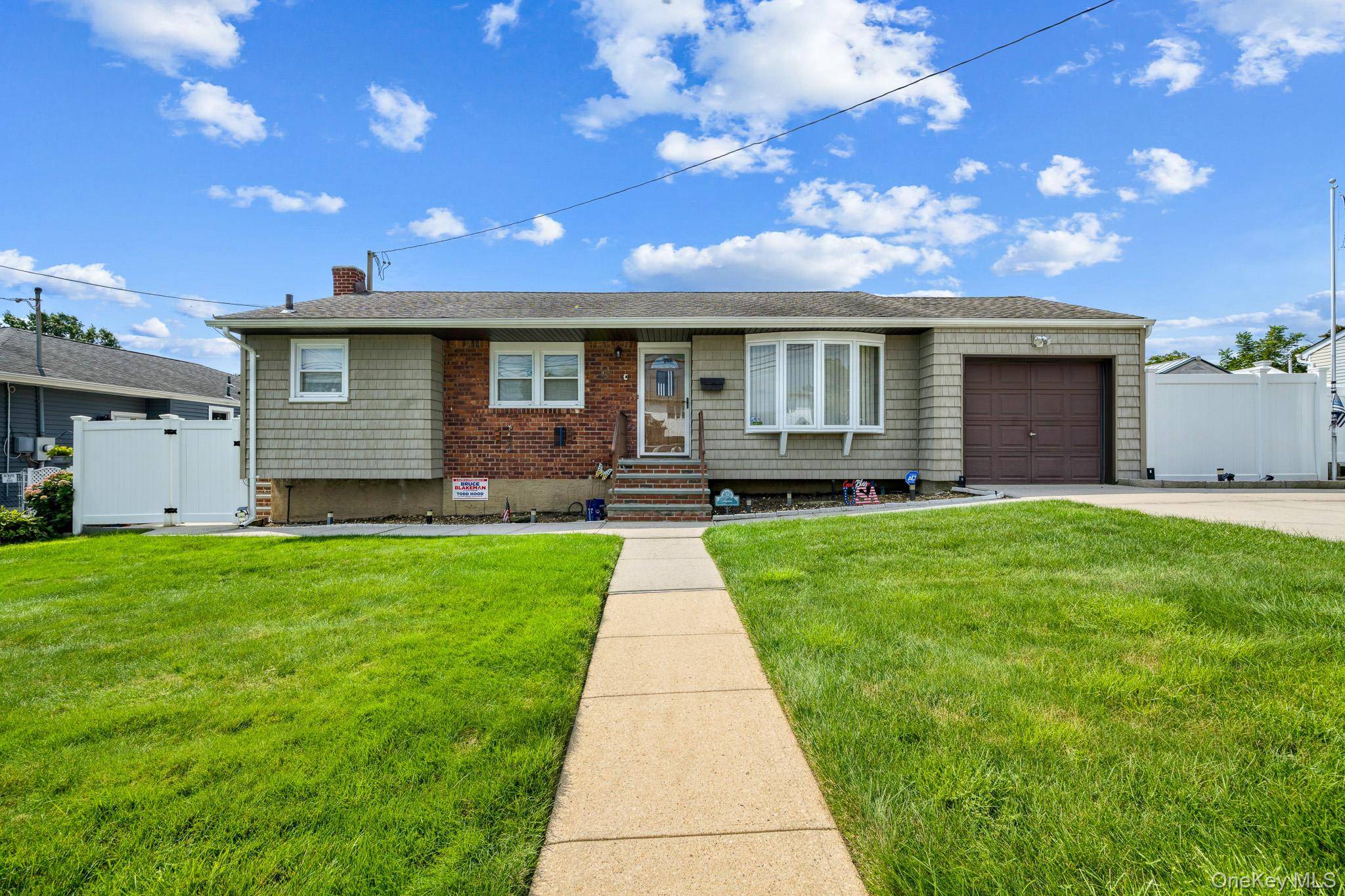 40 Elm AVE, Farmingdale, NY 11735