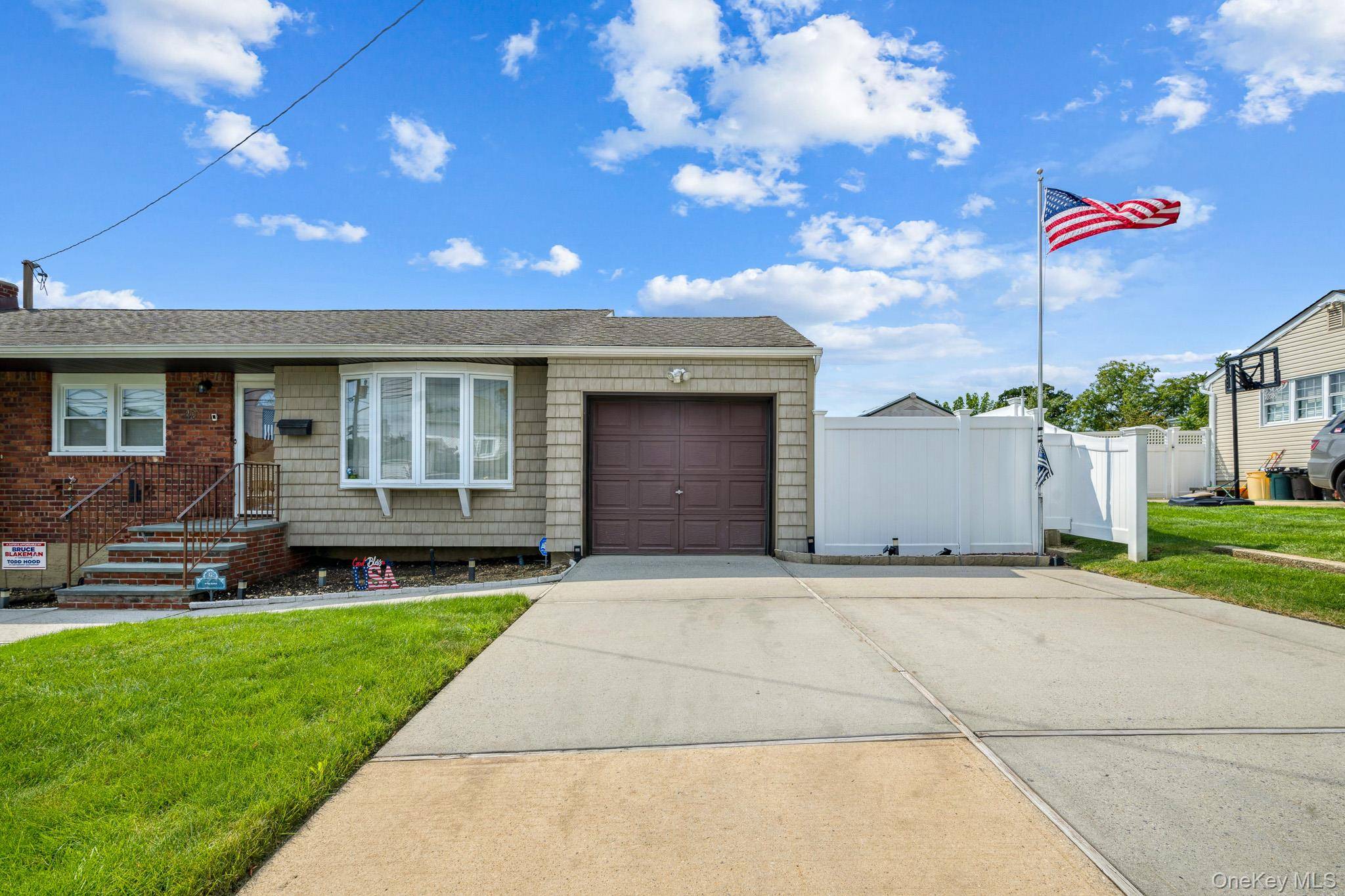 40 Elm AVE, Farmingdale, NY 11735
