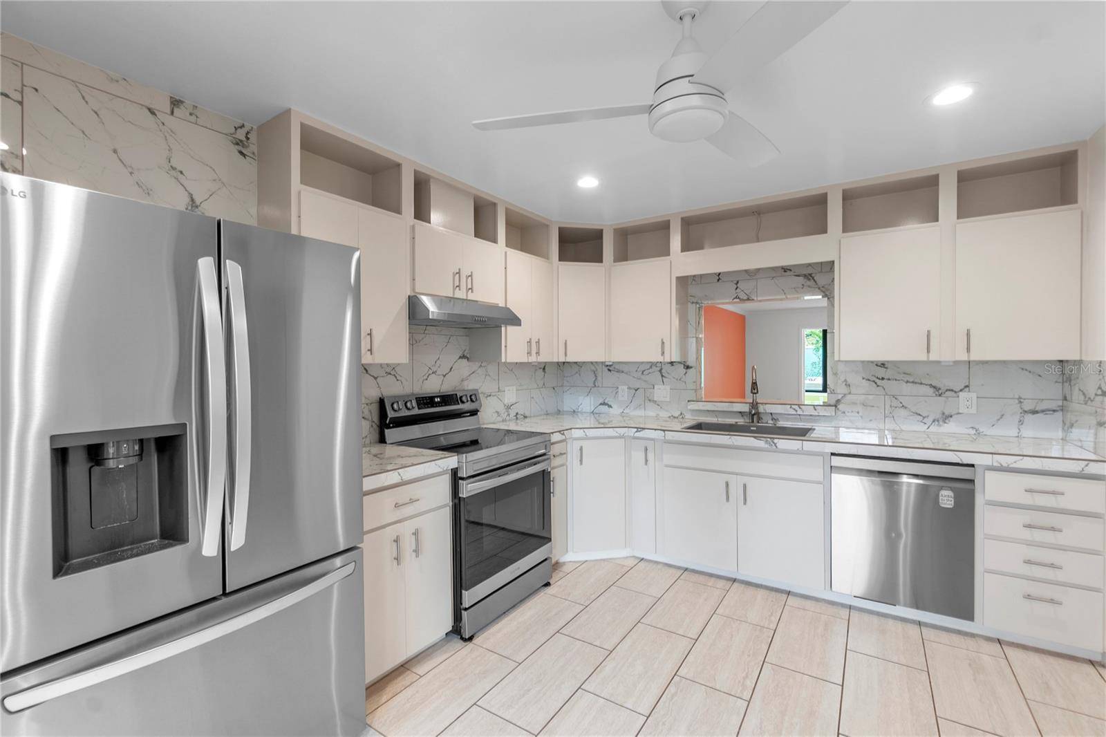 511 LAKESIDE DR #511, Bradenton, FL 34210