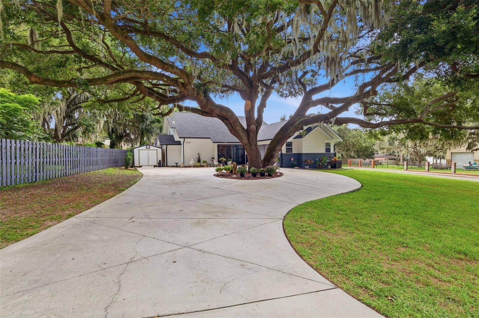 30216 HARRIS DR, Leesburg, FL 34748