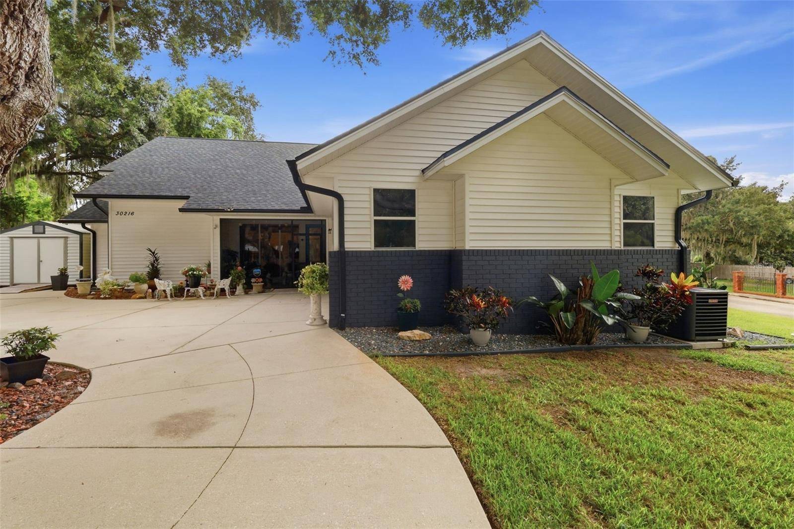 30216 HARRIS DR, Leesburg, FL 34748