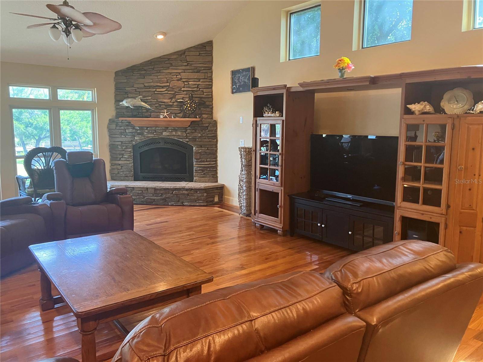 5361 CIRCLE DR, Weeki Wachee, FL 34607
