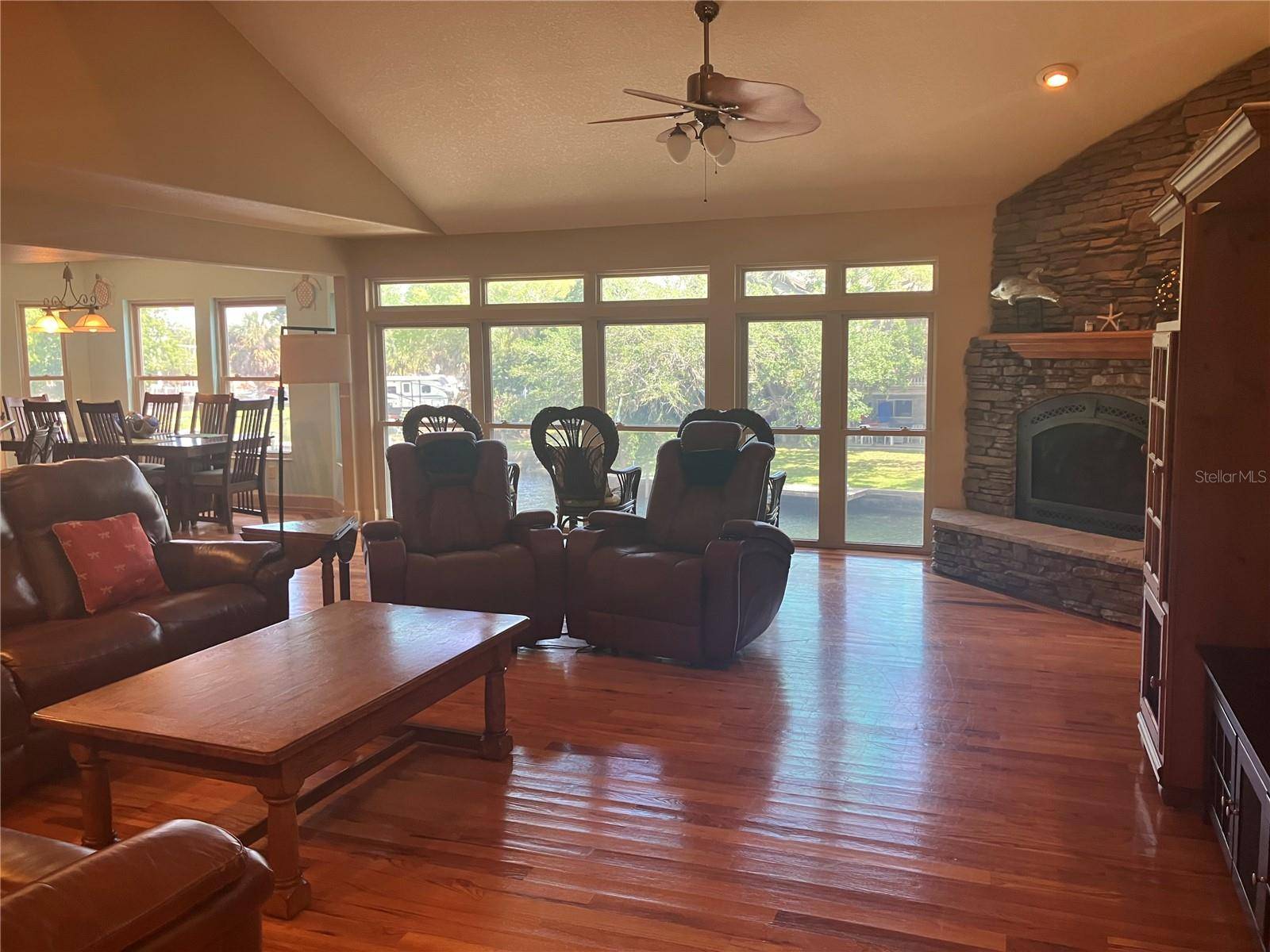 5361 CIRCLE DR, Weeki Wachee, FL 34607