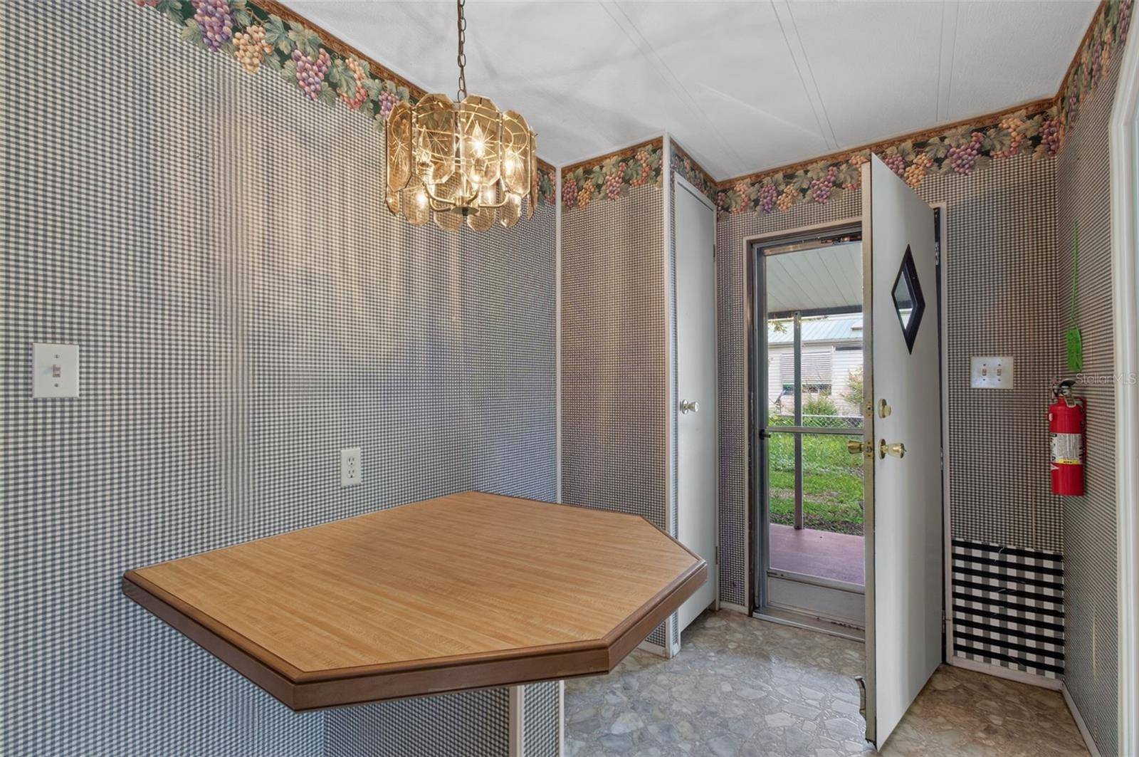 1674 NE 162ND ST, Citra, FL 32113