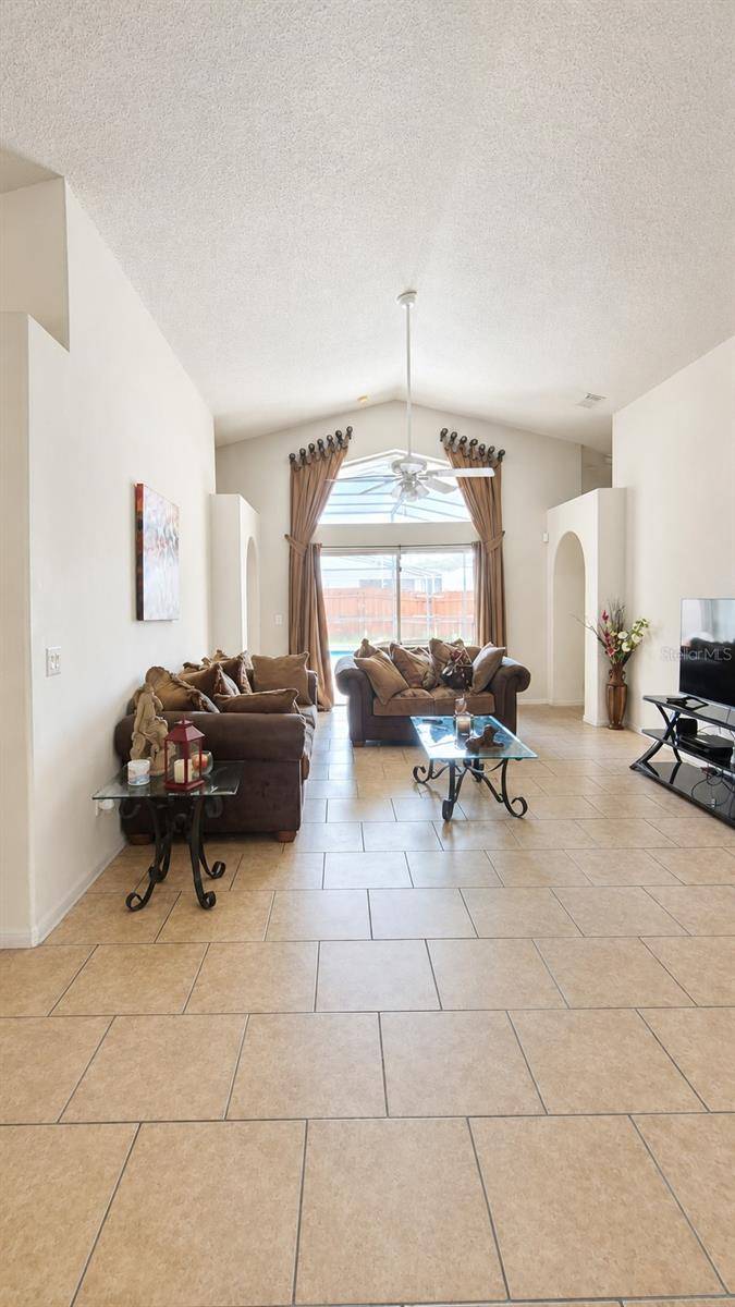 121 S ROMA WAY, Kissimmee, FL 34746