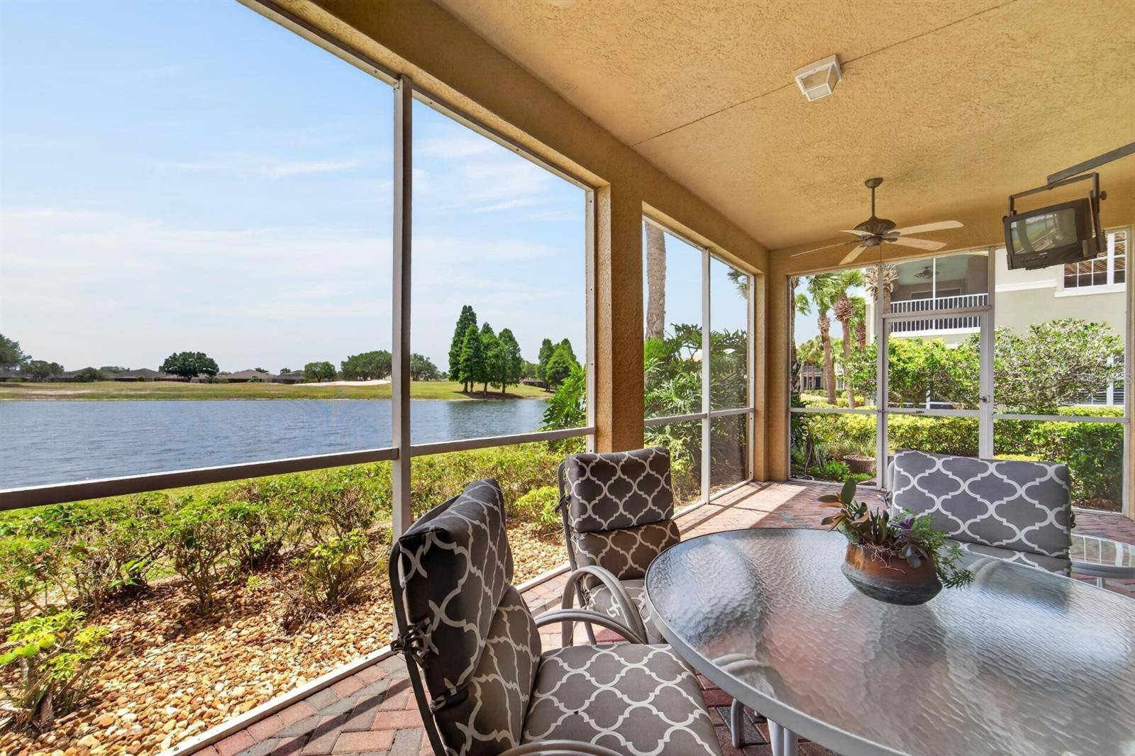 1364 EMERALD DUNES DR, Sun City Center, FL 33573