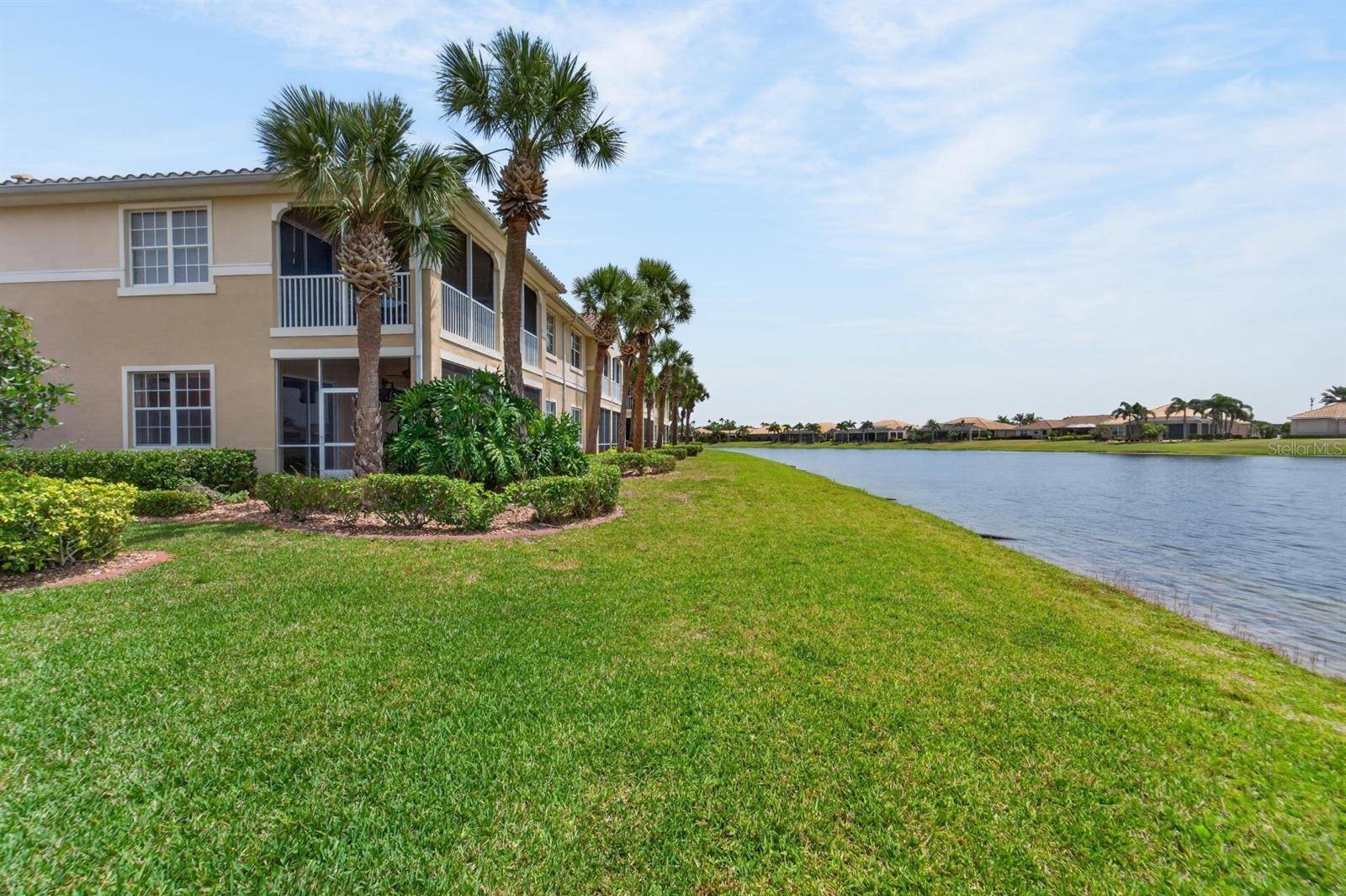 1364 EMERALD DUNES DR, Sun City Center, FL 33573