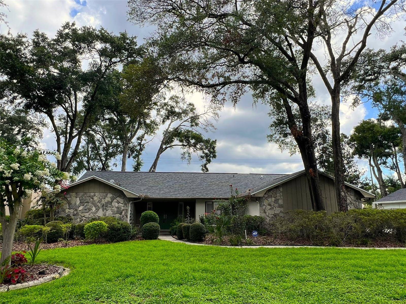 6328 N QUEENSWAY DR, Temple Terrace, FL 33617