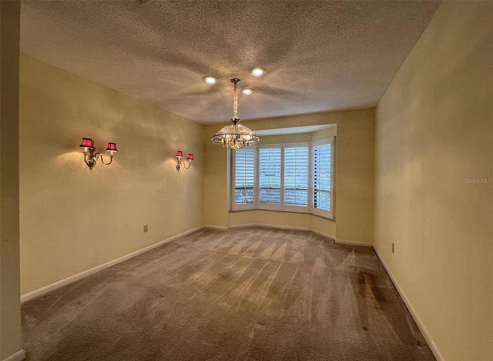 6328 N QUEENSWAY DR, Temple Terrace, FL 33617