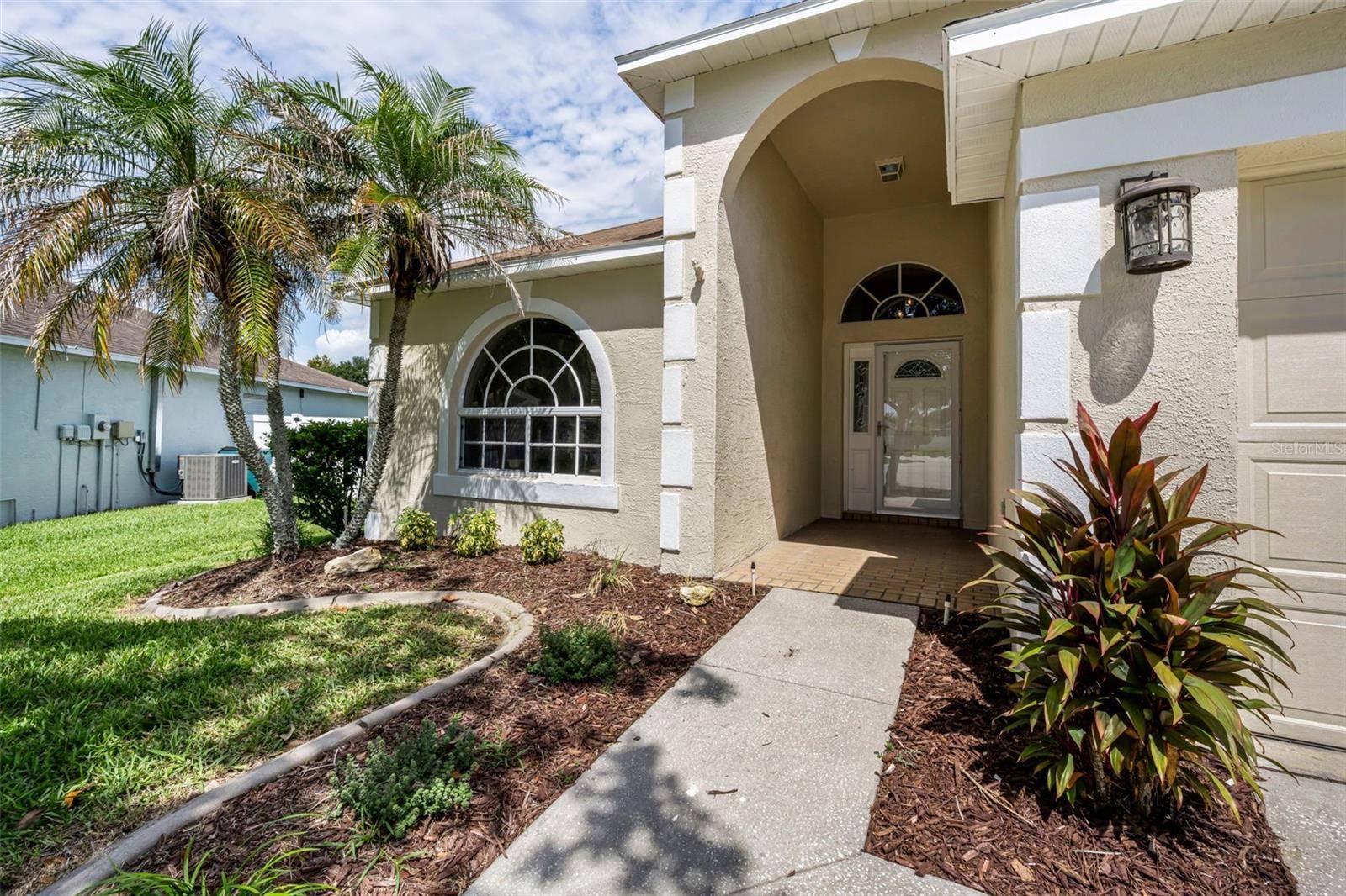 25427 SEVEN RIVERS CIR, Land O Lakes, FL 34639