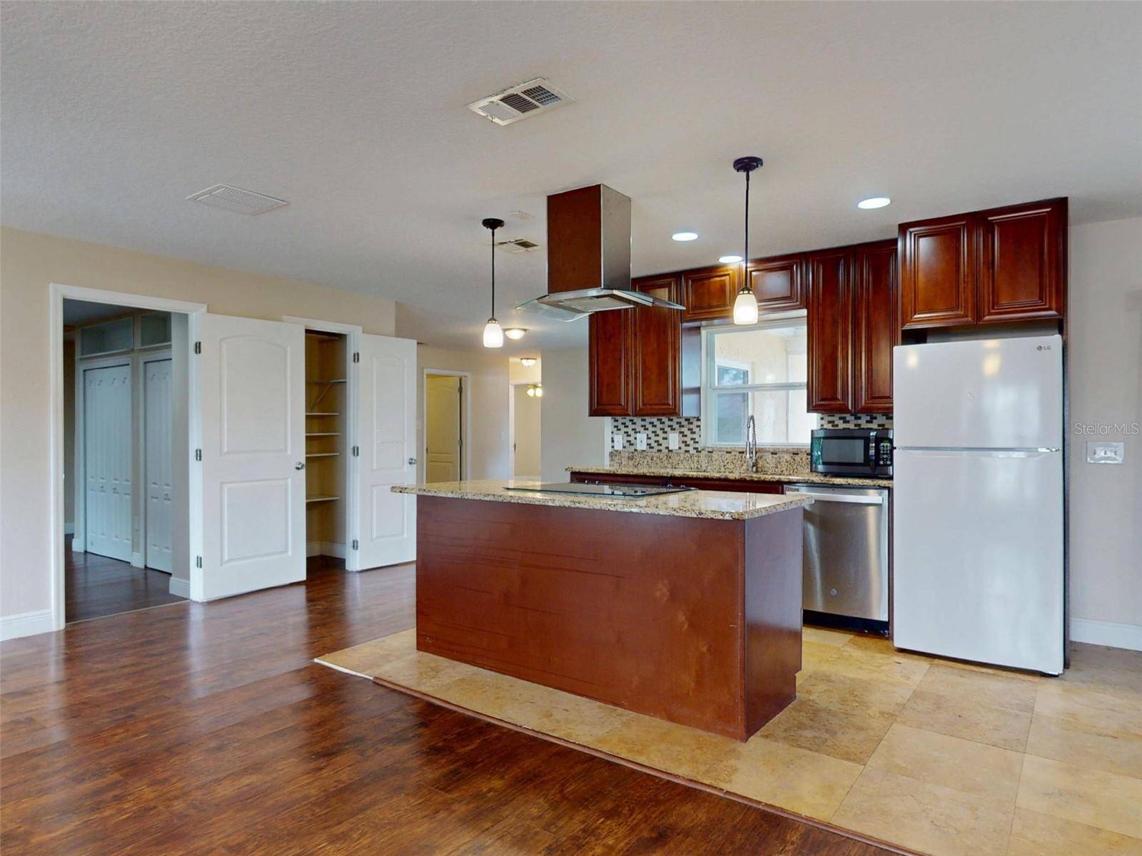2125 E PARKTON DR, Deltona, FL 32725