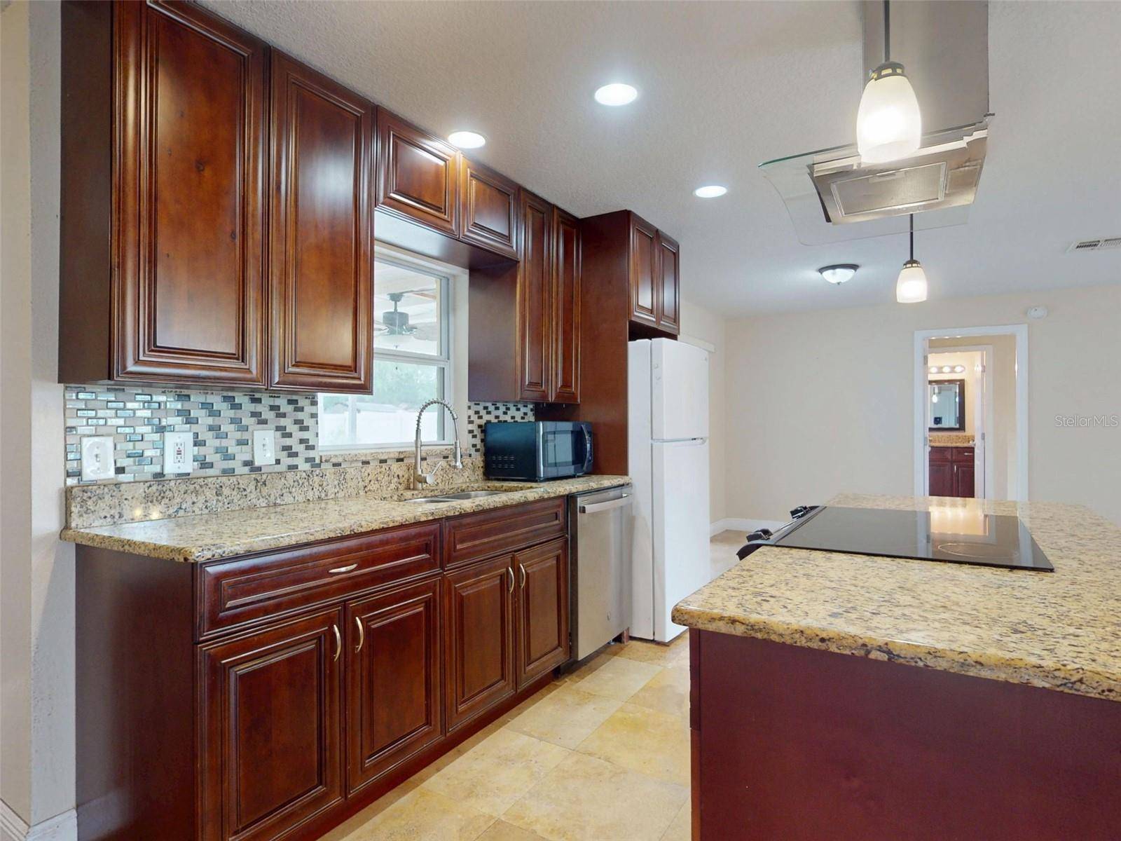 2125 E PARKTON DR, Deltona, FL 32725