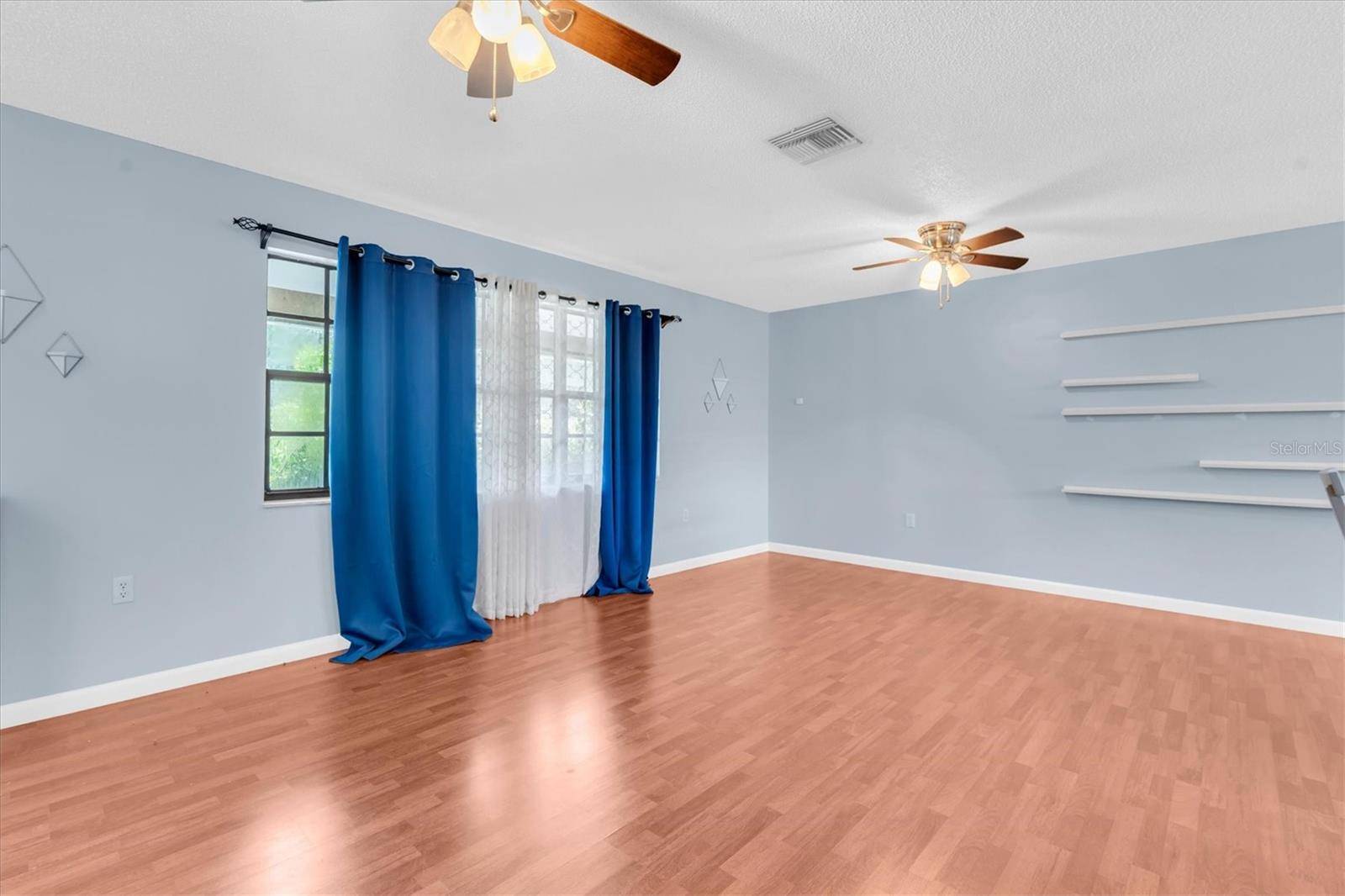 914 HARBOR CIR, Palm Harbor, FL 34683