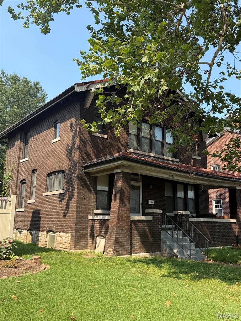 6957 Clayton AVE, St Louis, MO 63117