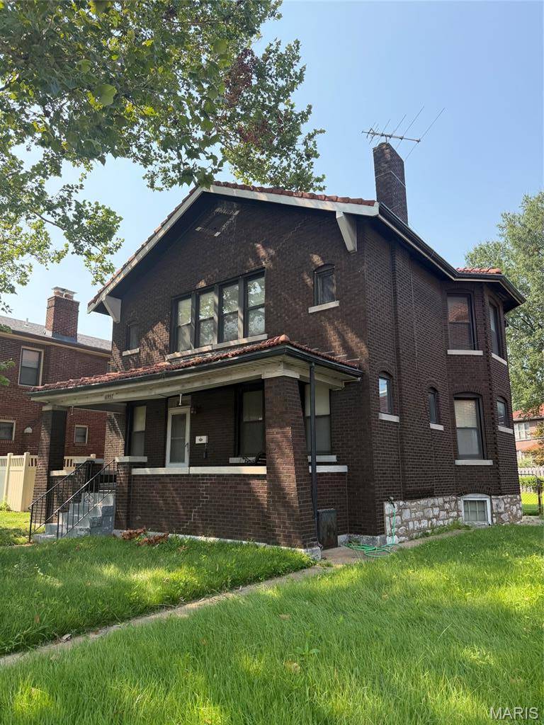 6957 Clayton AVE, St Louis, MO 63117
