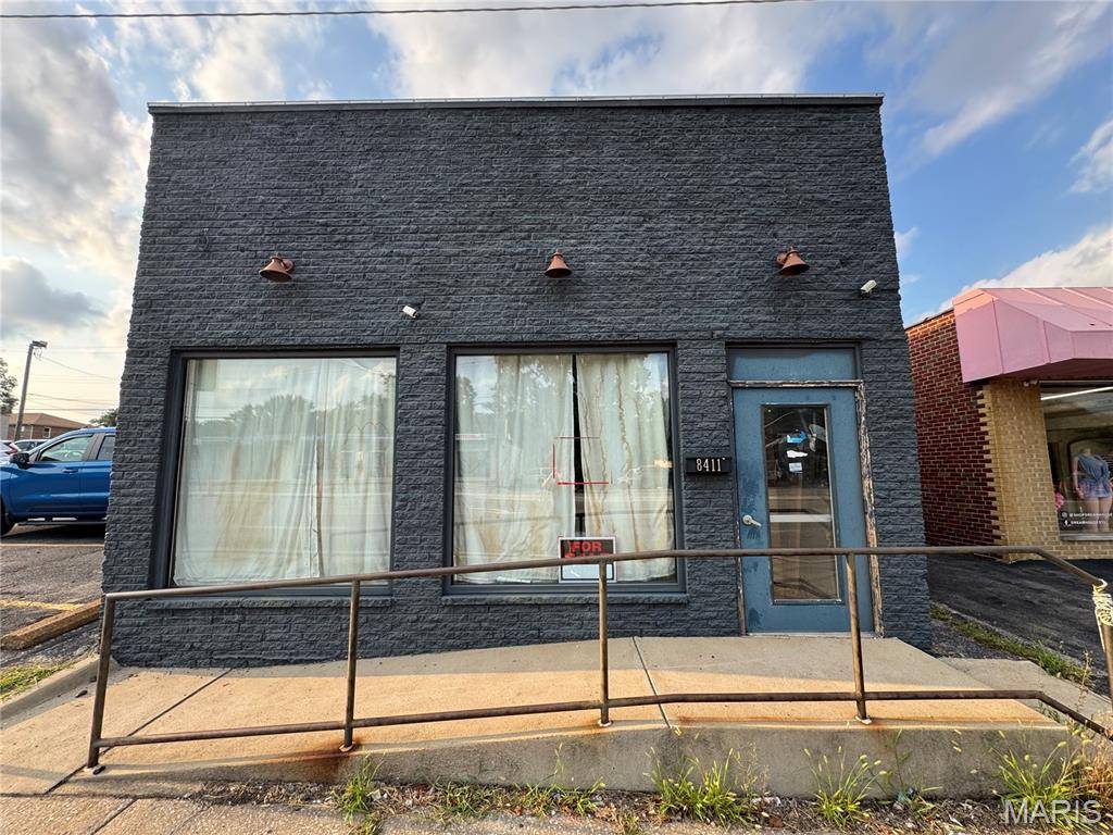 8411 Olive BLVD, University City, MO 63132