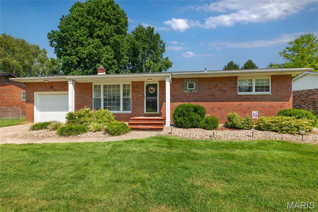 326 Crestview, Wood River, IL 62095