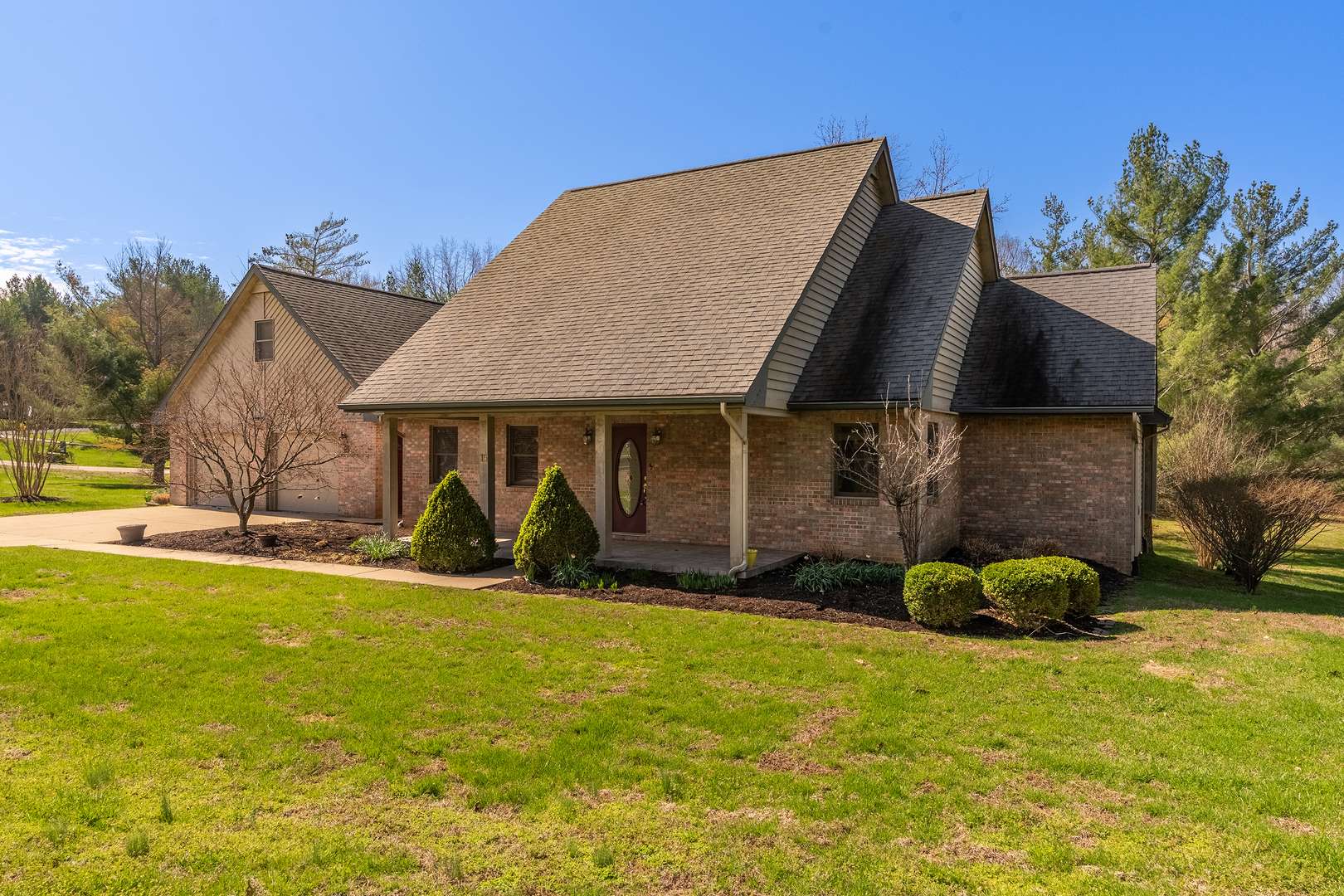15 Lake Indian Hills CIR, Carbondale, IL 62901