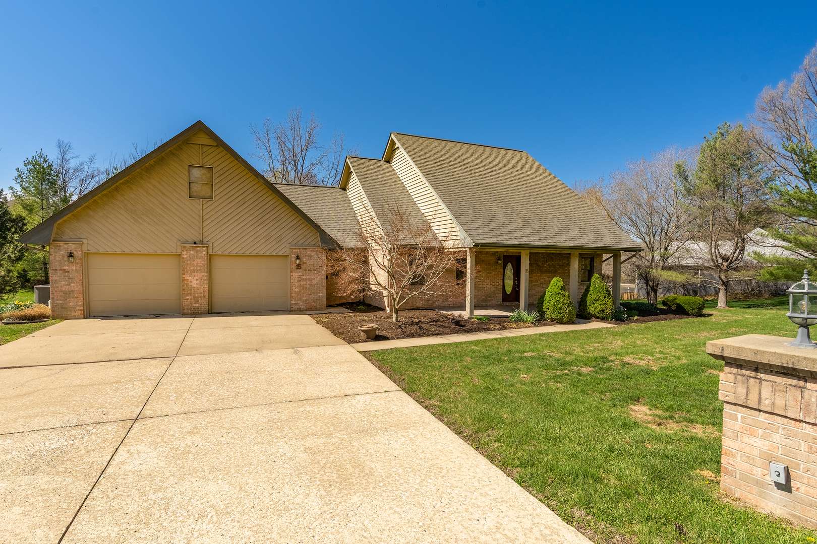 15 Lake Indian Hills CIR, Carbondale, IL 62901