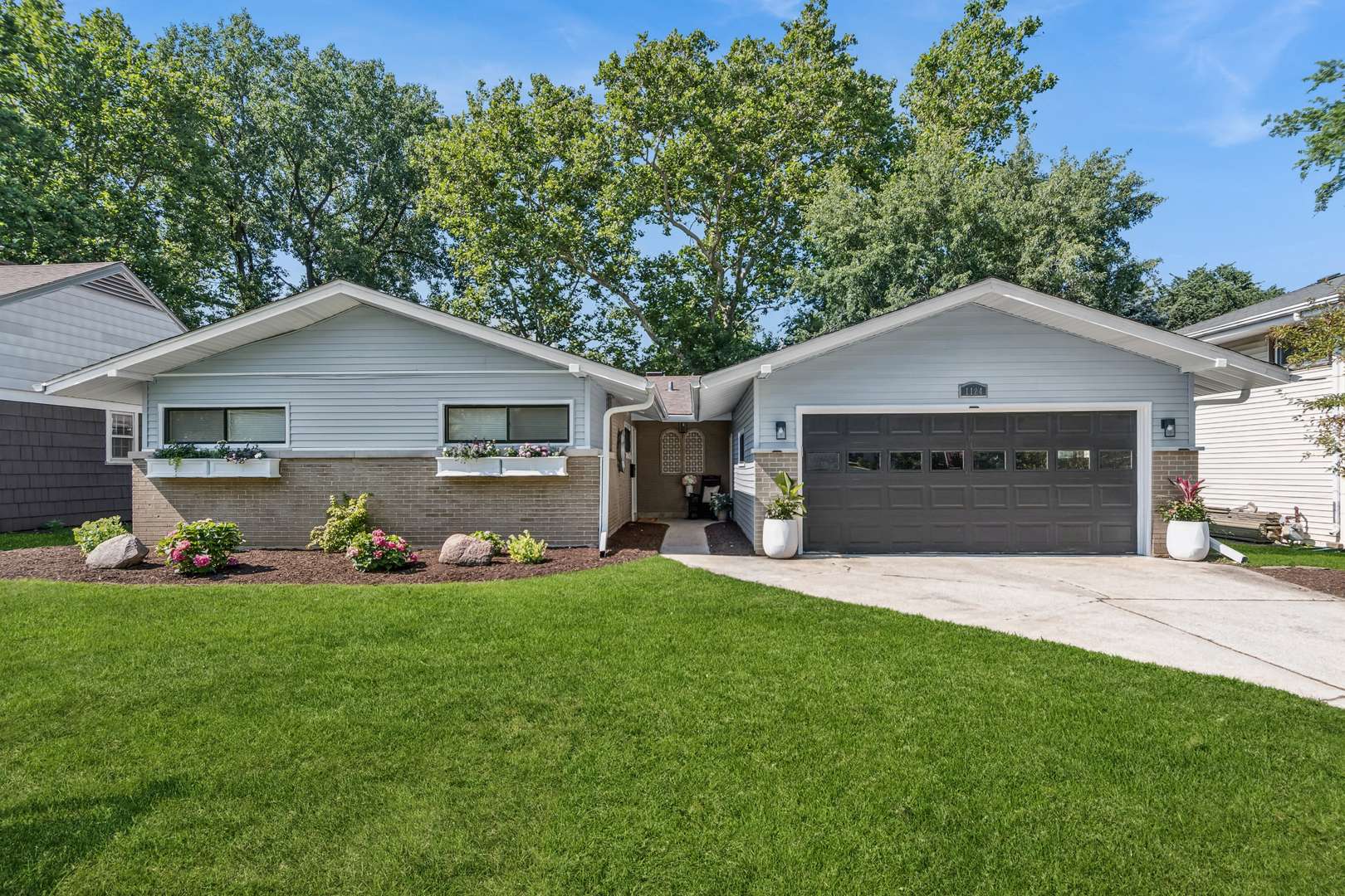 1124 59th ST, Downers Grove, IL 60516