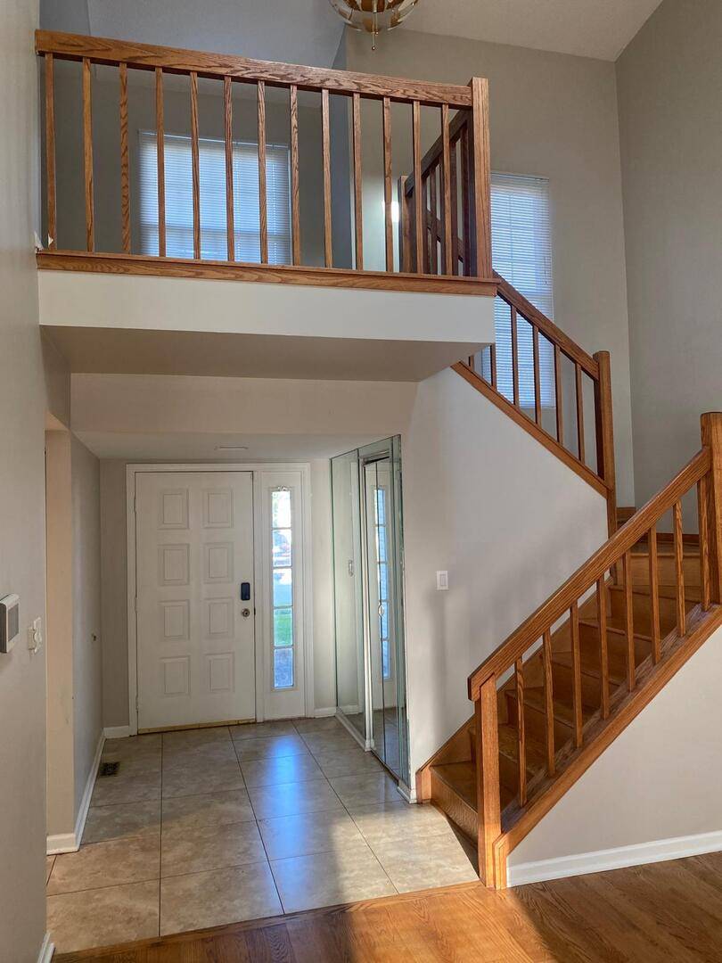 1102 Southbridge LN, Schaumburg, IL 60194