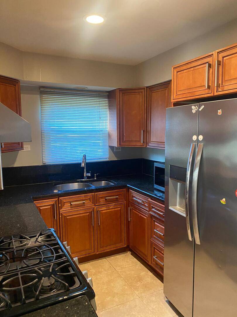 1102 Southbridge LN, Schaumburg, IL 60194