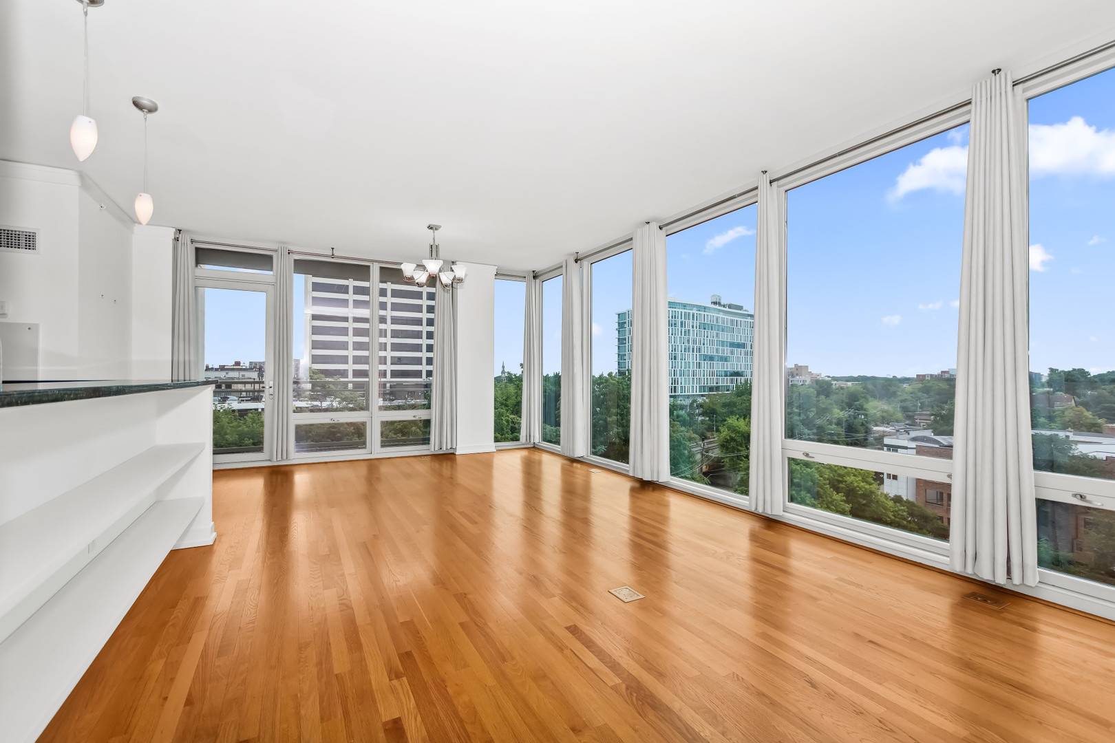 1570 Elmwood AVE #705, Evanston, IL 60201