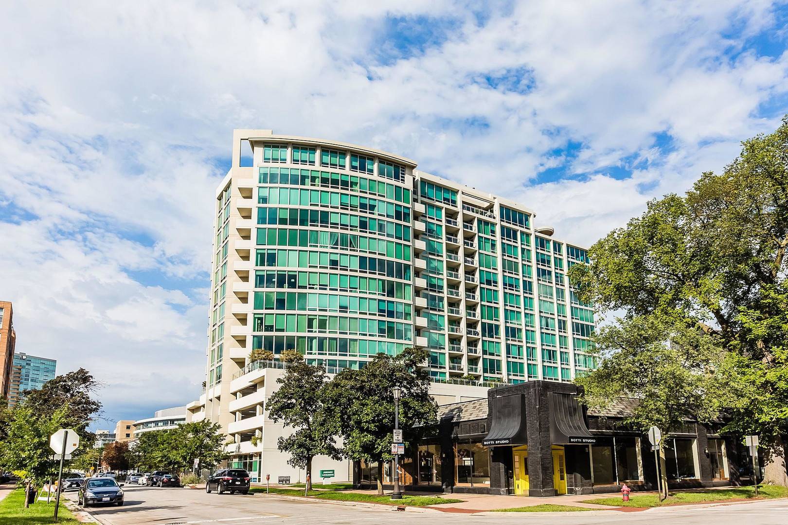 1570 Elmwood AVE #705, Evanston, IL 60201