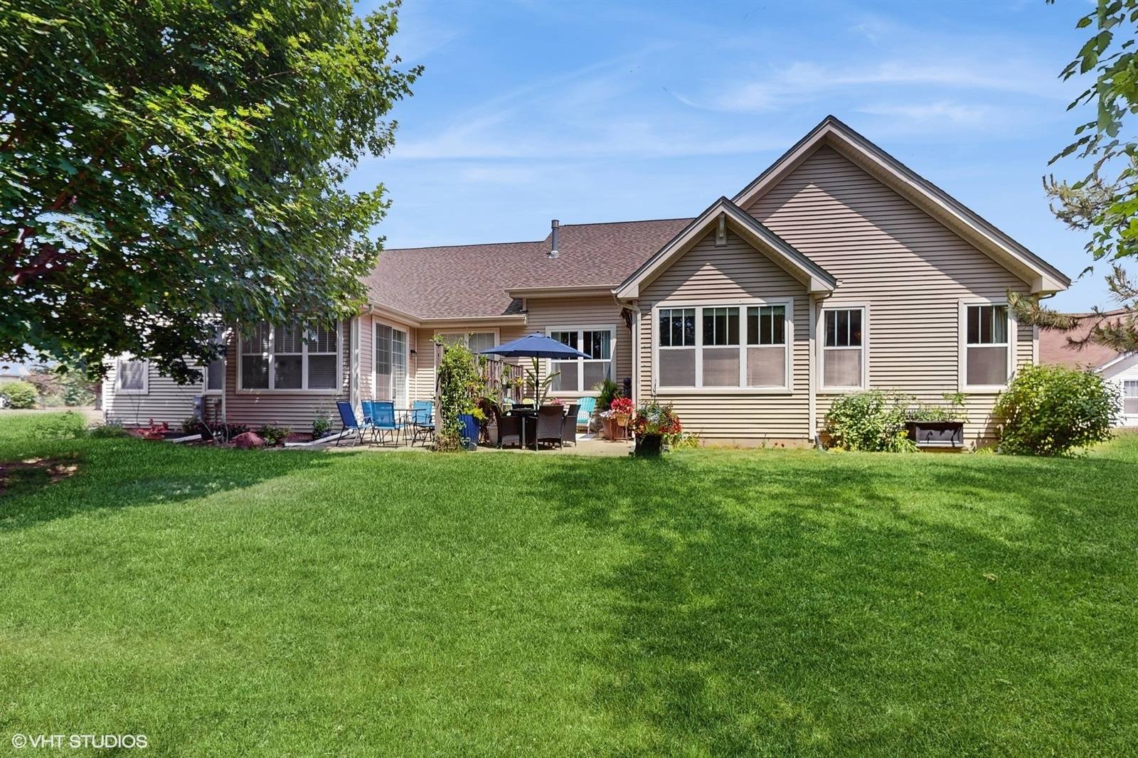 301 W Eagle CT, Waukegan, IL 60087