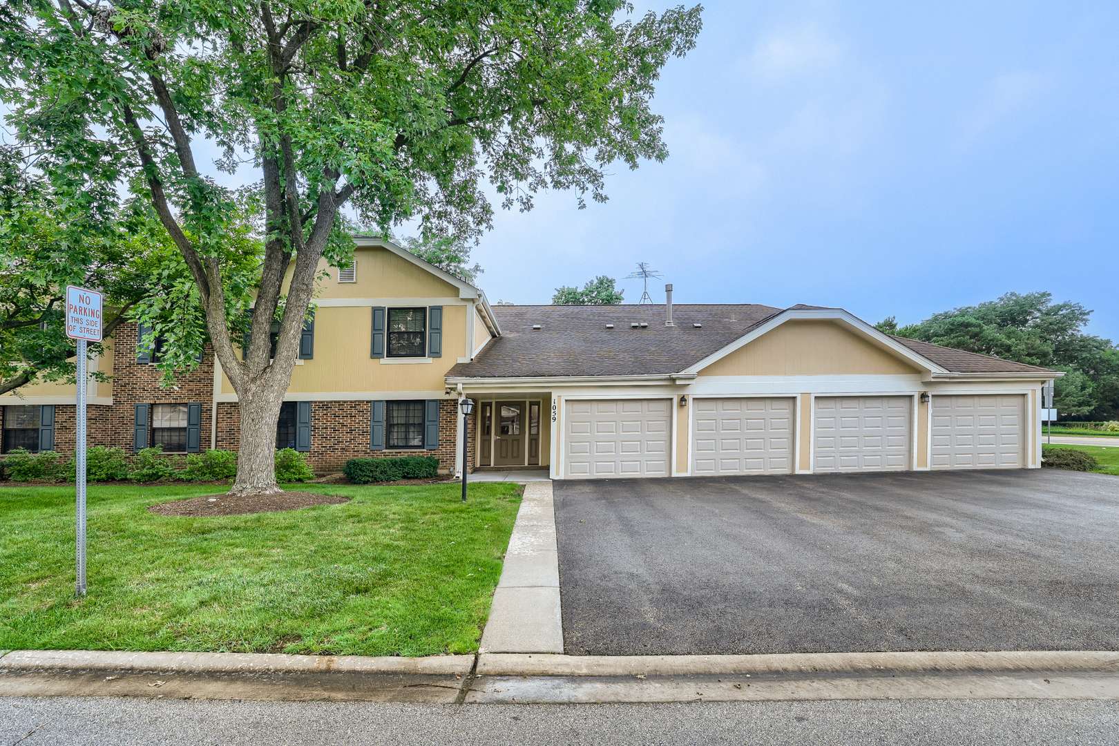 1059 Southbury LN, Wheeling, IL 60090