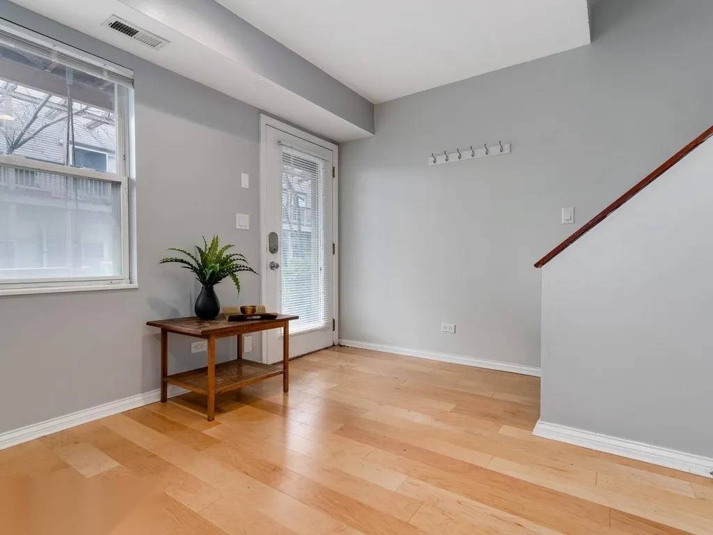 1540 N Greenview AVE #F, Chicago, IL 60642