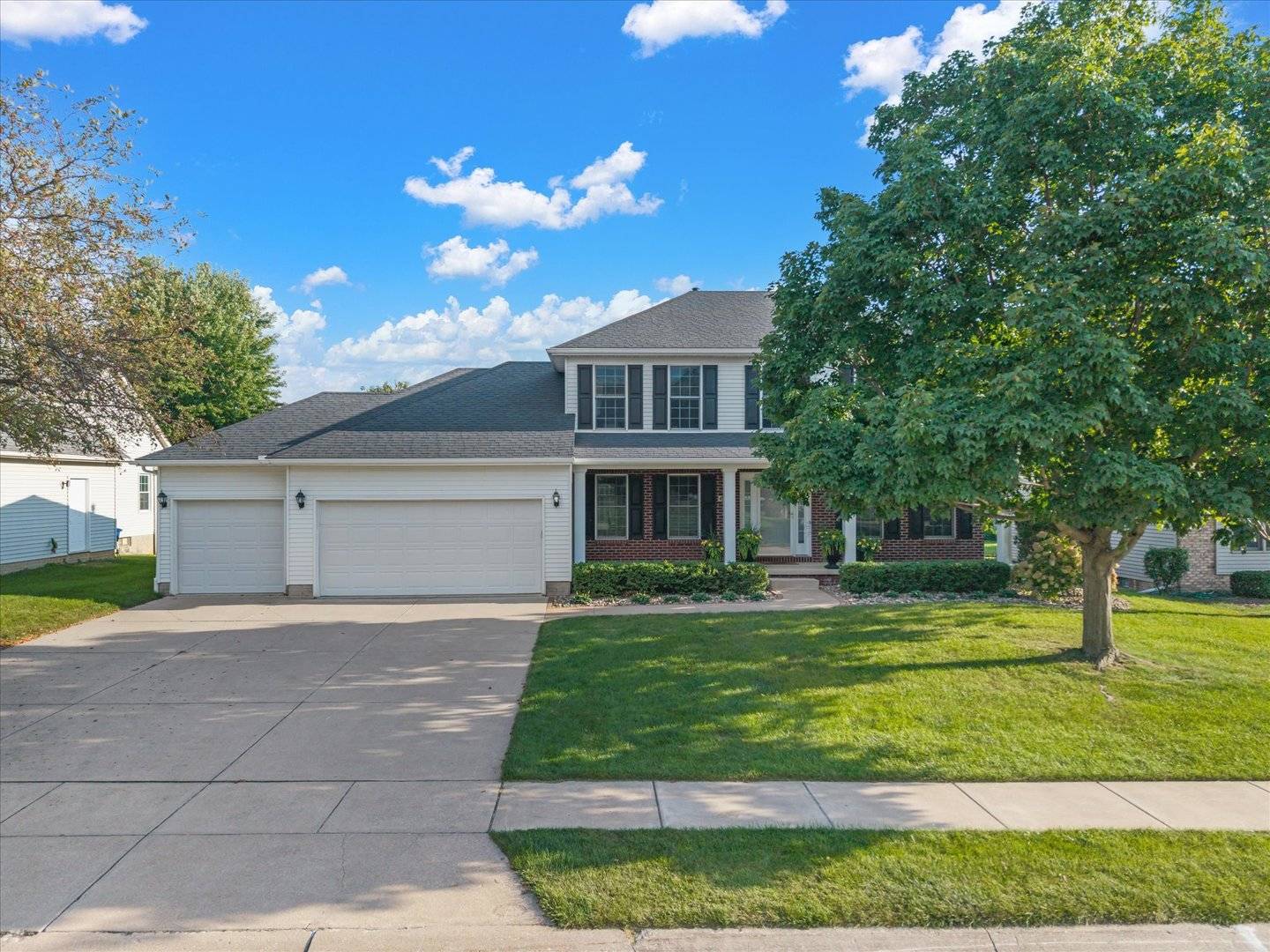 4637 E 49th CT, Davenport, IA 52807