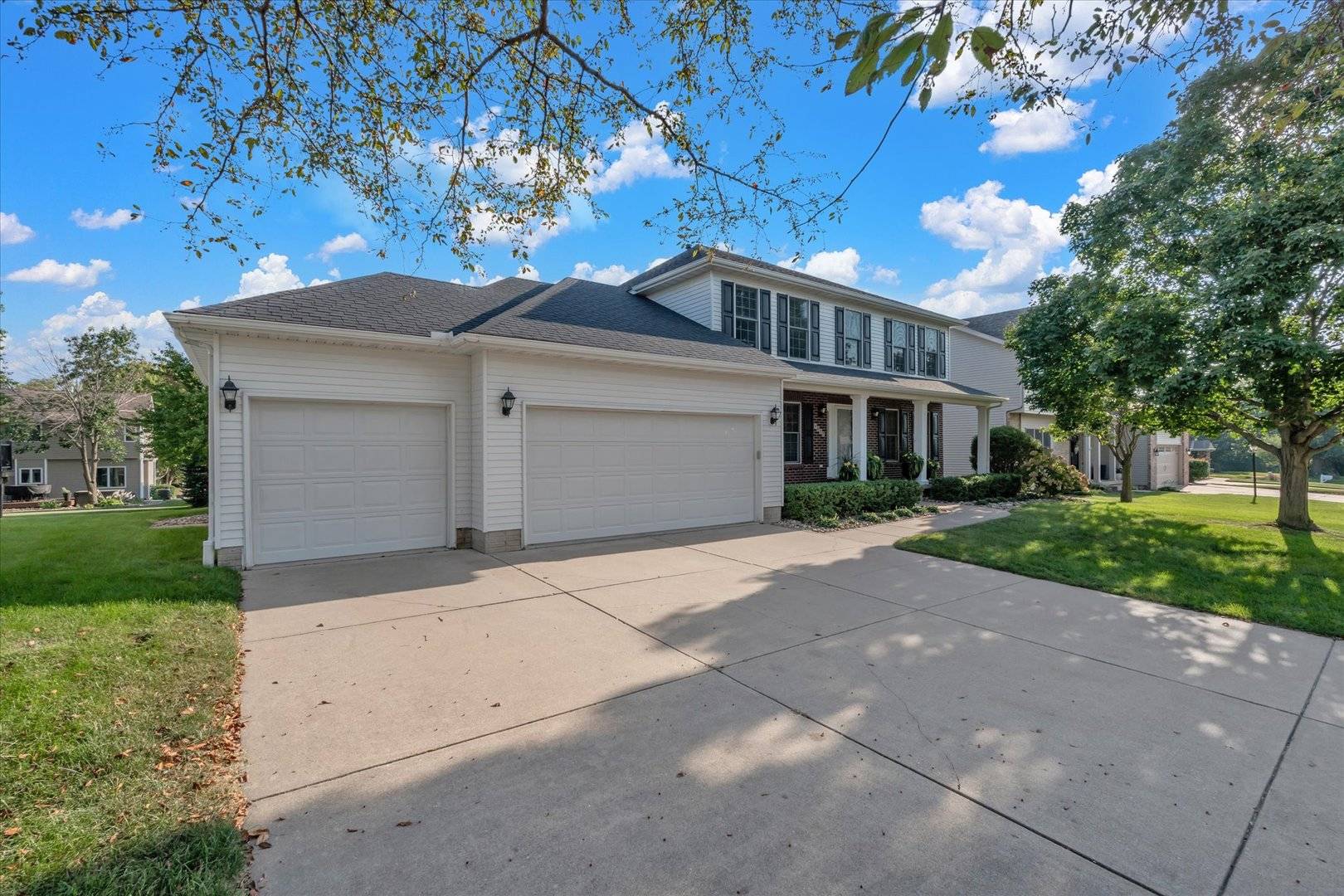 4637 E 49th CT, Davenport, IA 52807
