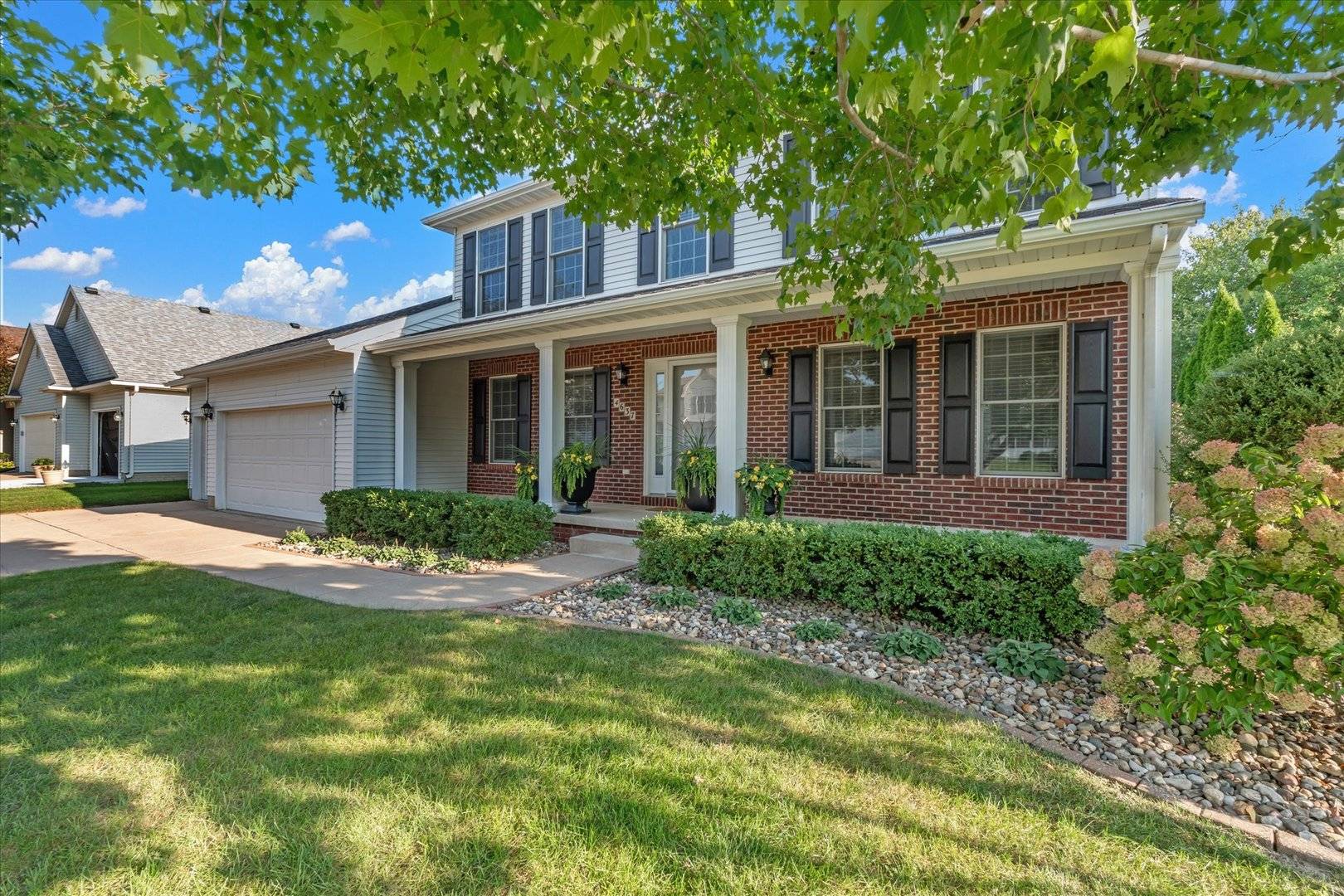4637 E 49th CT, Davenport, IA 52807
