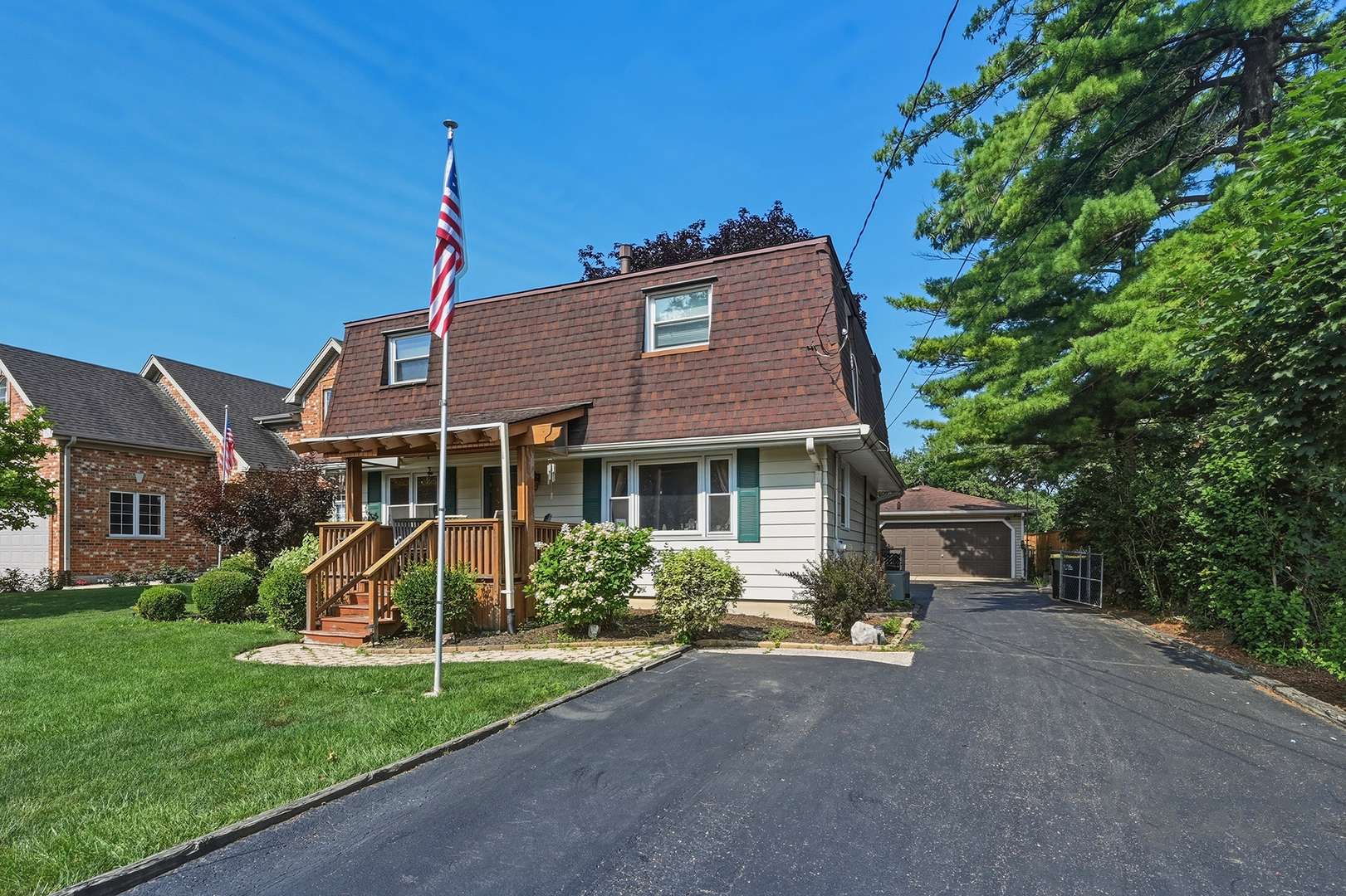 310 N Washington ST, Westmont, IL 60559