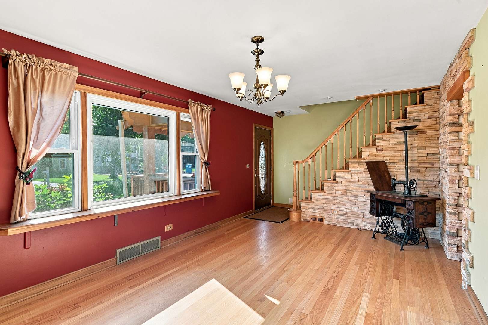 310 N Washington ST, Westmont, IL 60559