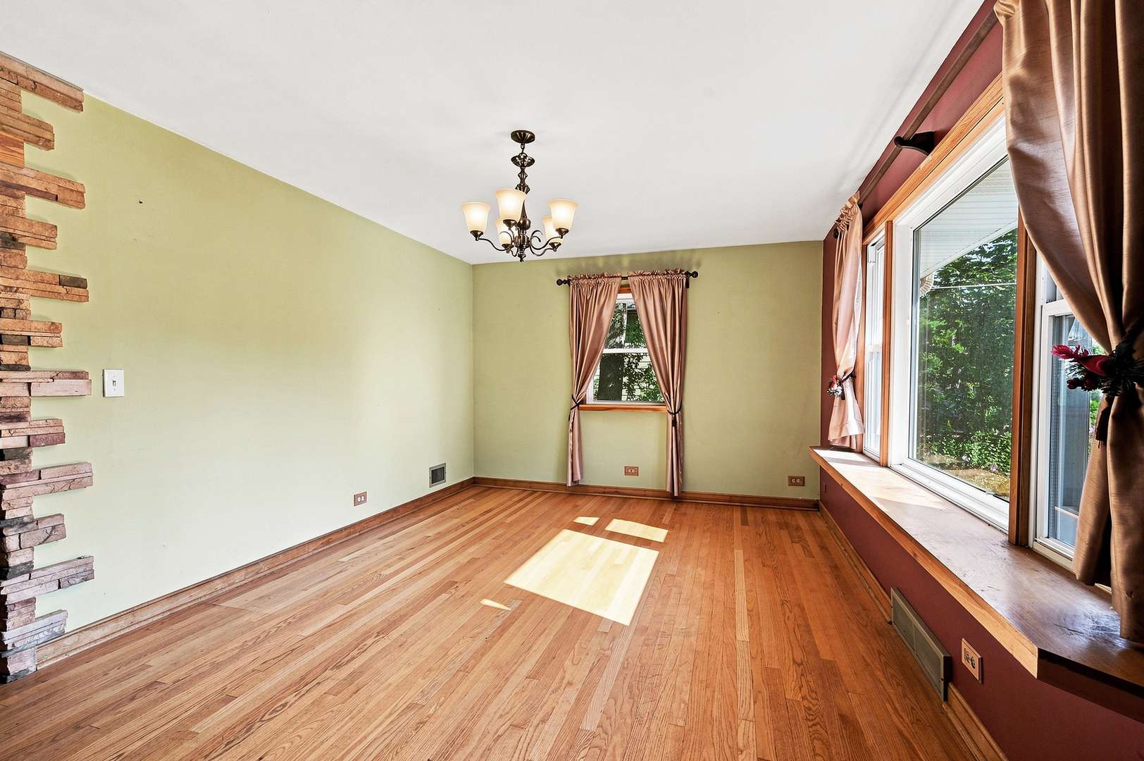 310 N Washington ST, Westmont, IL 60559
