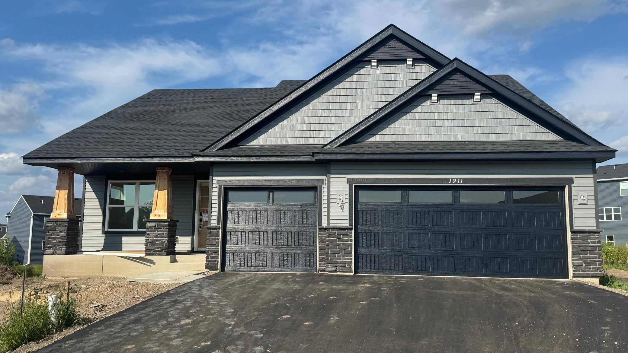 1911 Dogwood CT, Carver, MN 55315