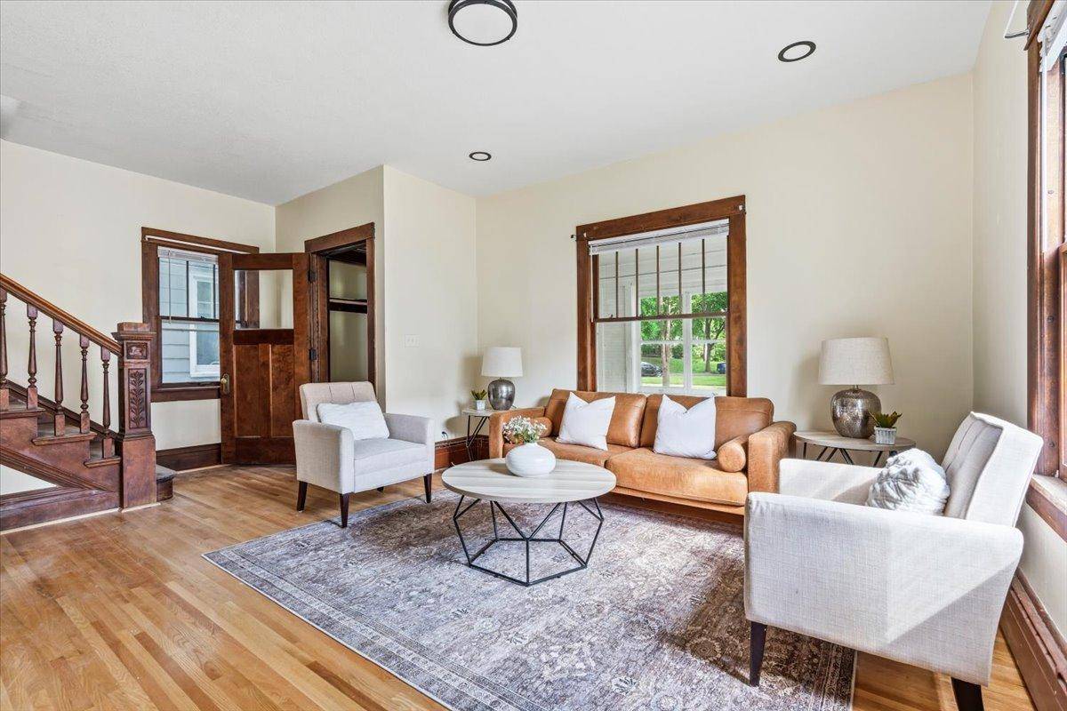 712 Cedar Lake RD S, Minneapolis, MN 55405