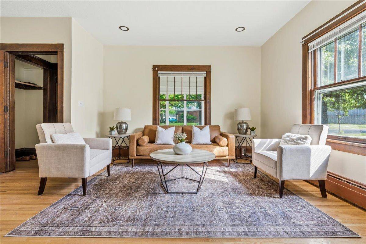 712 Cedar Lake RD S, Minneapolis, MN 55405