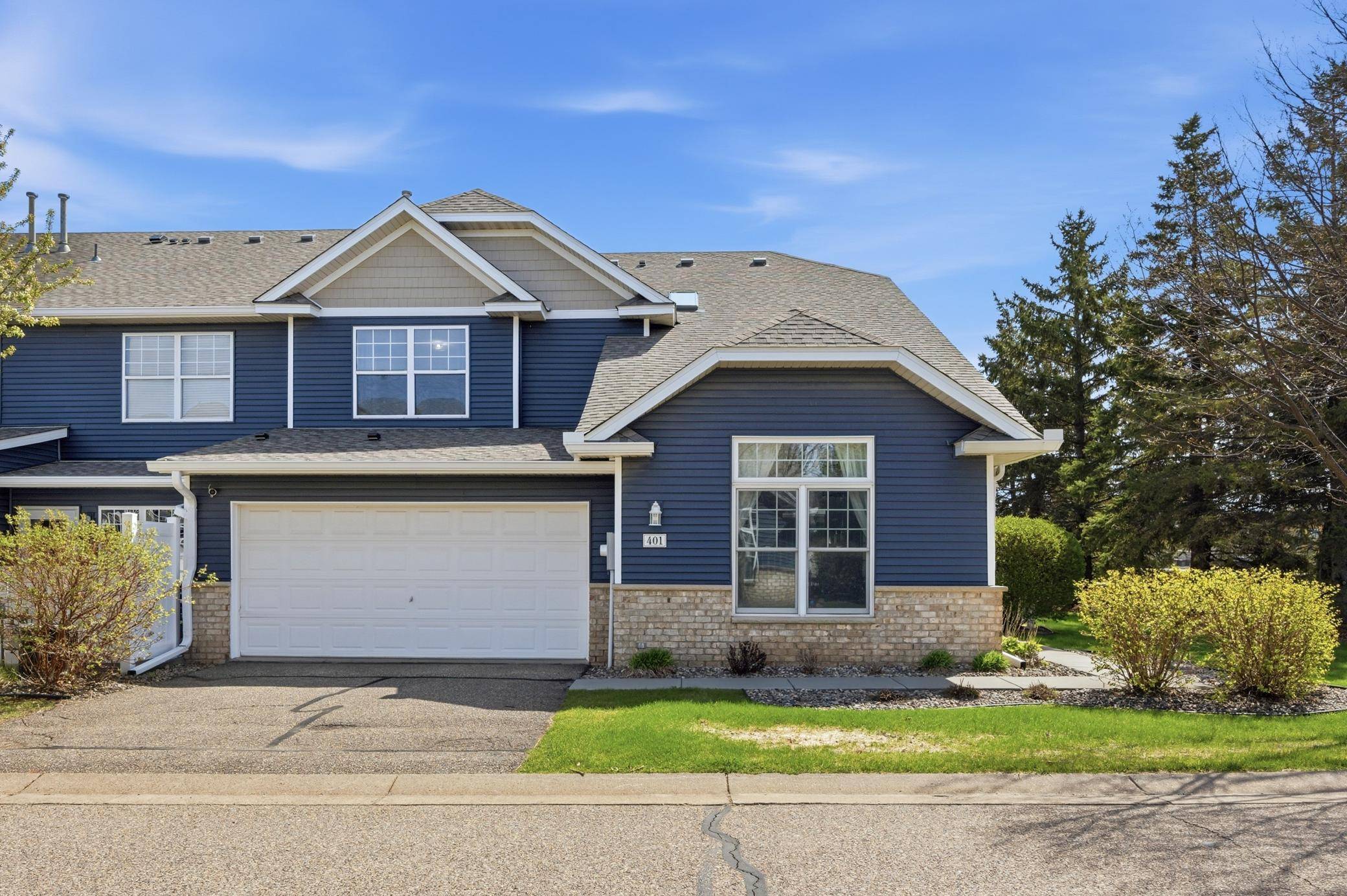401 Hickory LN N, Oakdale, MN 55128